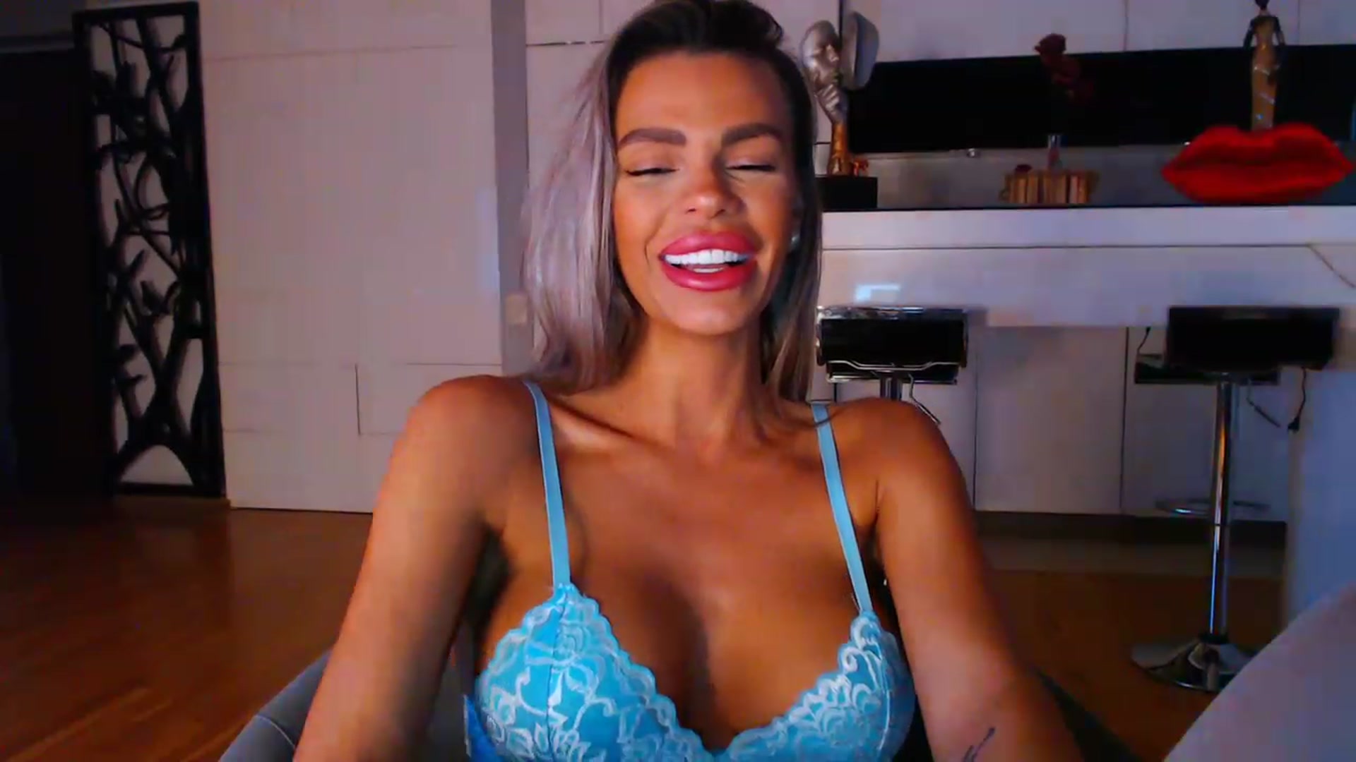 Gallery image thumbnail from D_y_y's myfreecams stream on, 06/01/2023, 04:11 image 8 of 20