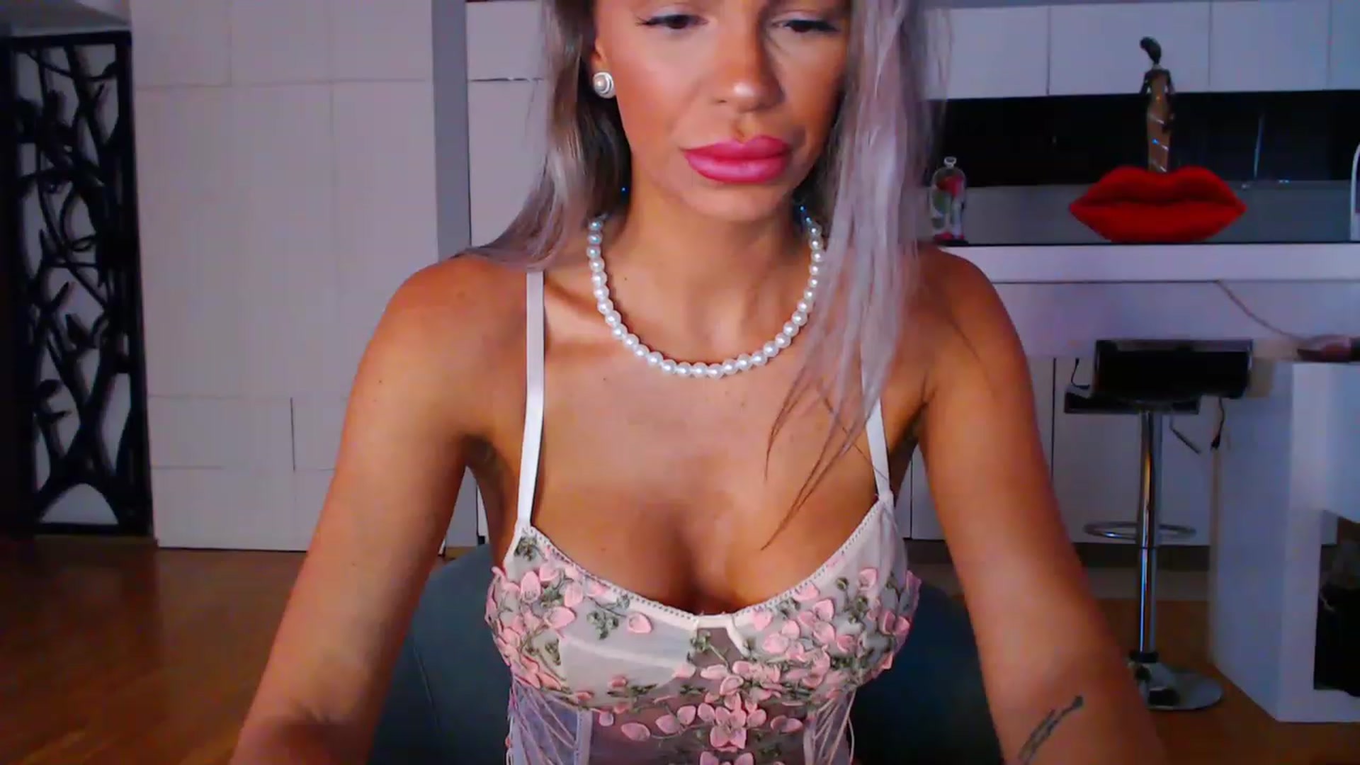 Gallery image thumbnail from D_y_y's myfreecams stream on, 06/04/2023, 05:06 image 6 of 20