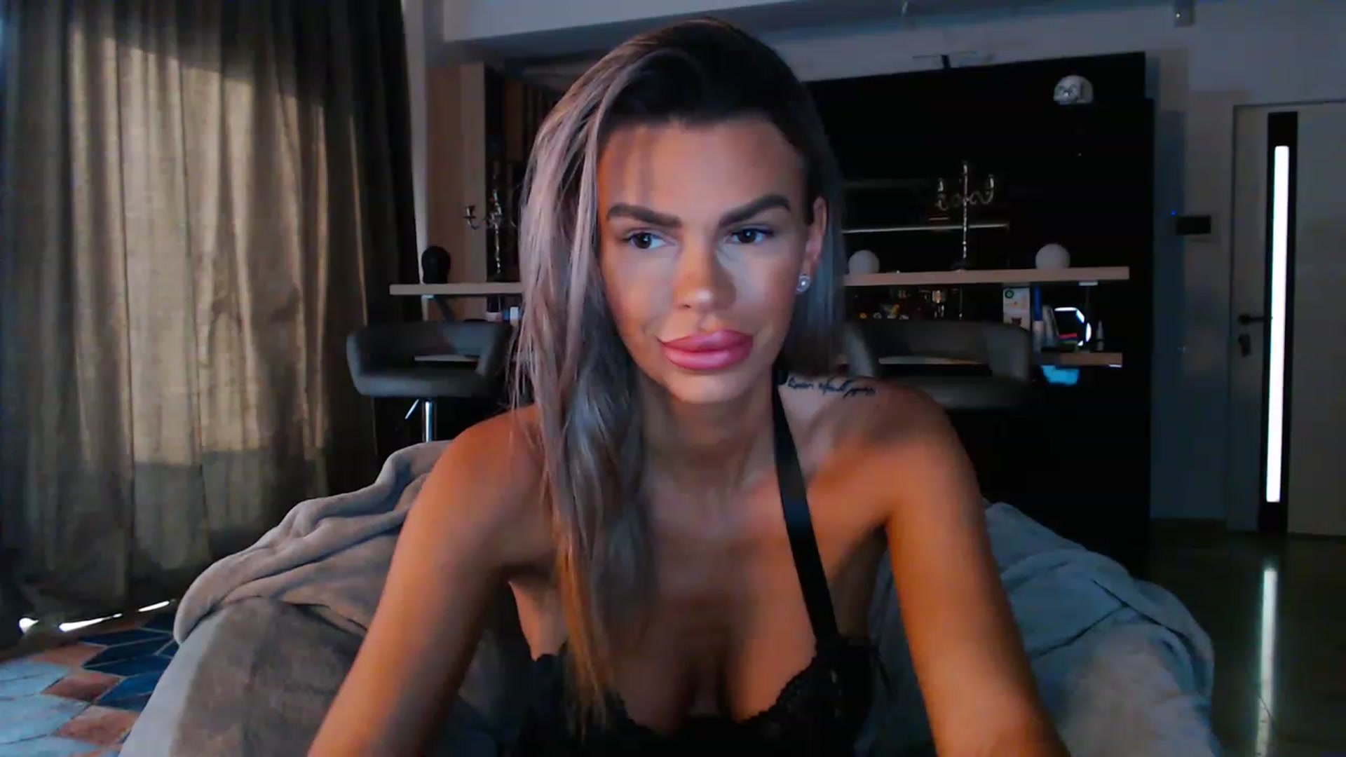 Gallery image thumbnail from D_y_y's myfreecams stream on, 06/12/2023, 04:47 image 10 of 20