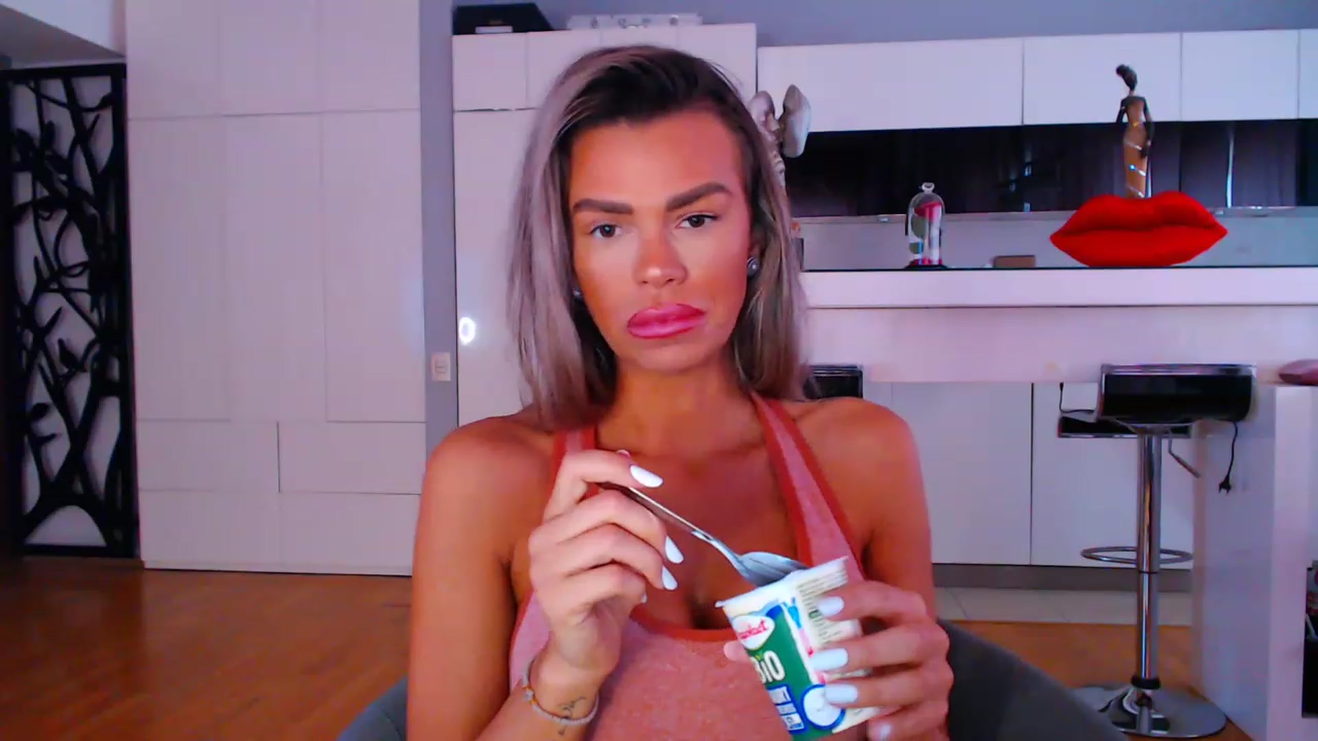 Gallery image thumbnail from D_y_y's myfreecams stream on, 06/17/2023, 05:38 image 13 of 20