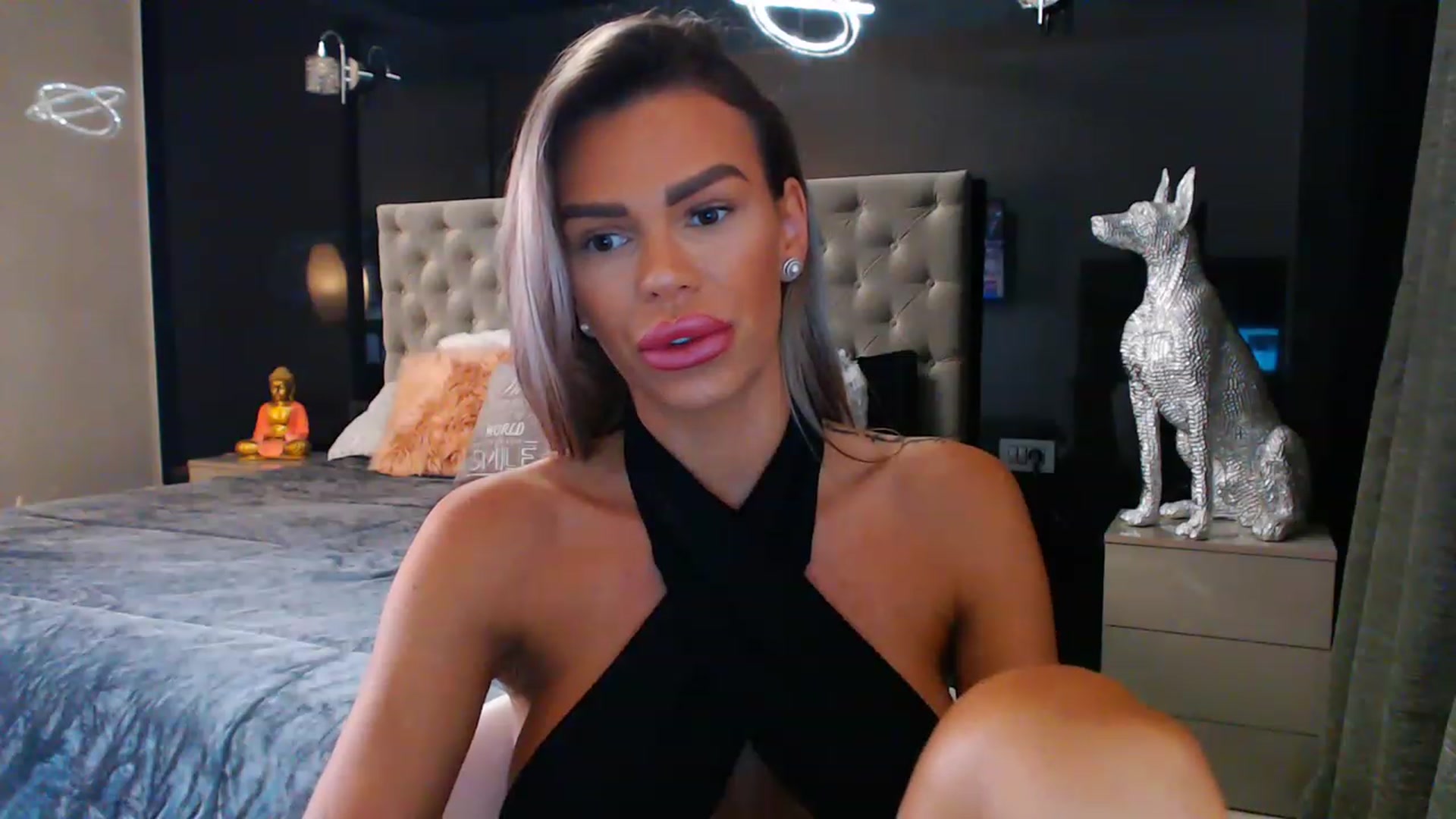 Gallery image thumbnail from D_y_y's myfreecams stream on, 06/21/2023, 03:40 image 17 of 20