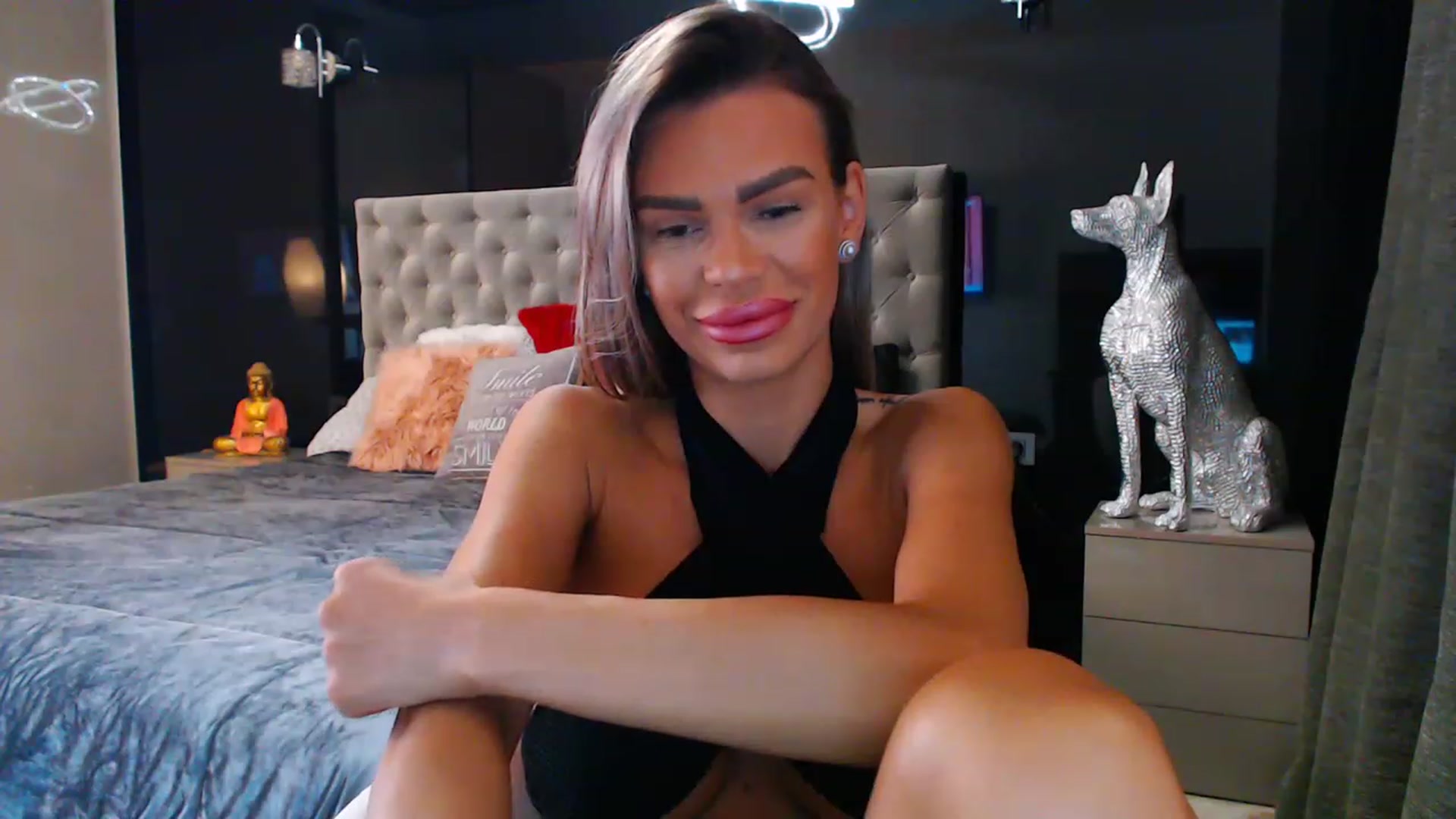 Gallery image thumbnail from D_y_y's myfreecams stream on, 06/21/2023, 03:40 image 10 of 20