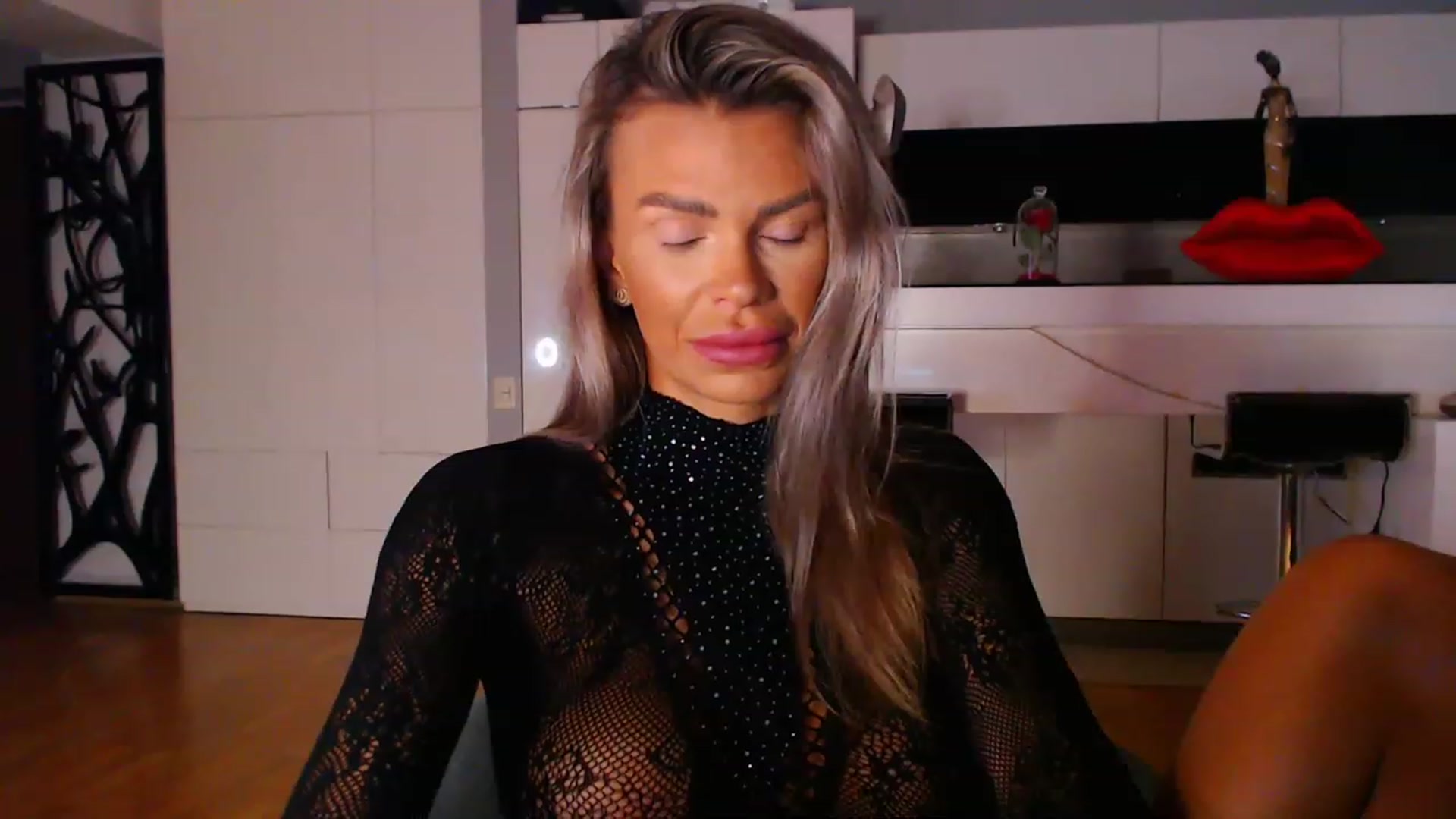 Gallery image thumbnail from D_y_y's myfreecams stream on, 08/17/2023, 04:35 image 2 of 20