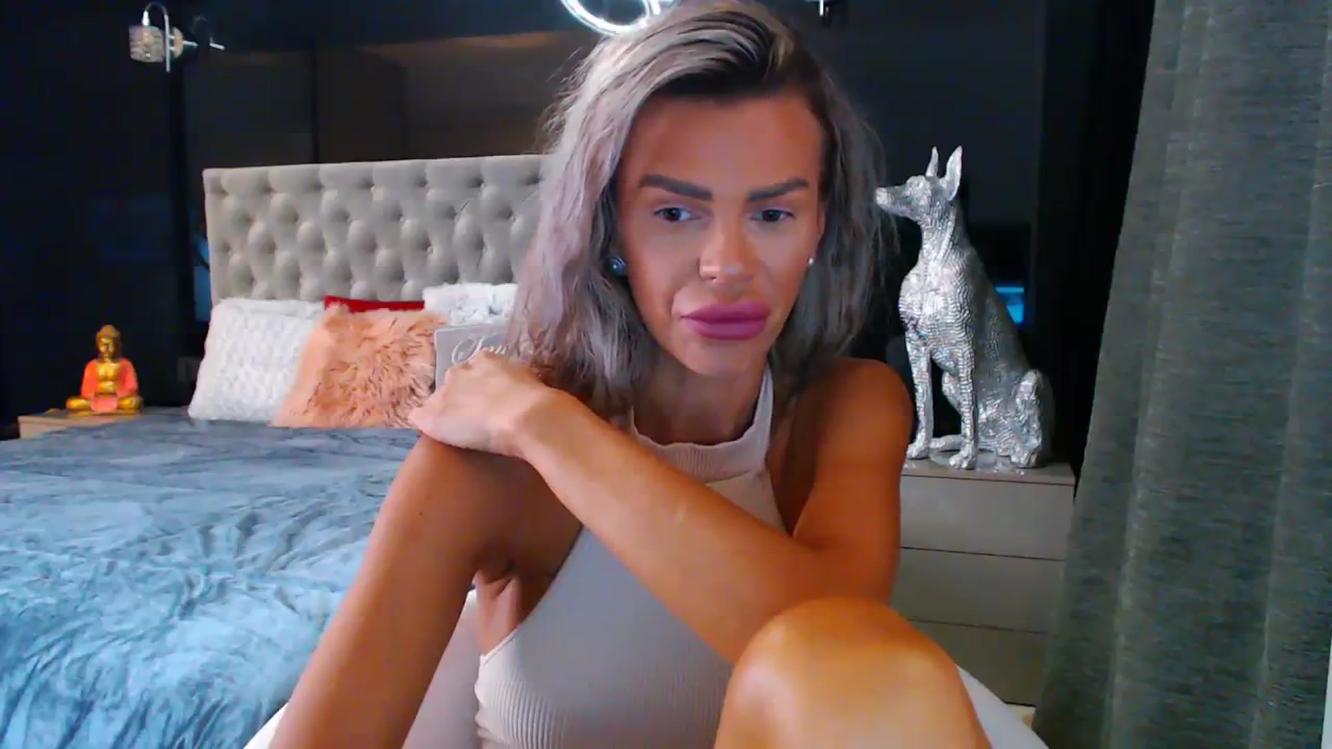 Gallery image thumbnail from D_y_y's myfreecams stream on, 08/18/2023, 04:18 image 15 of 20