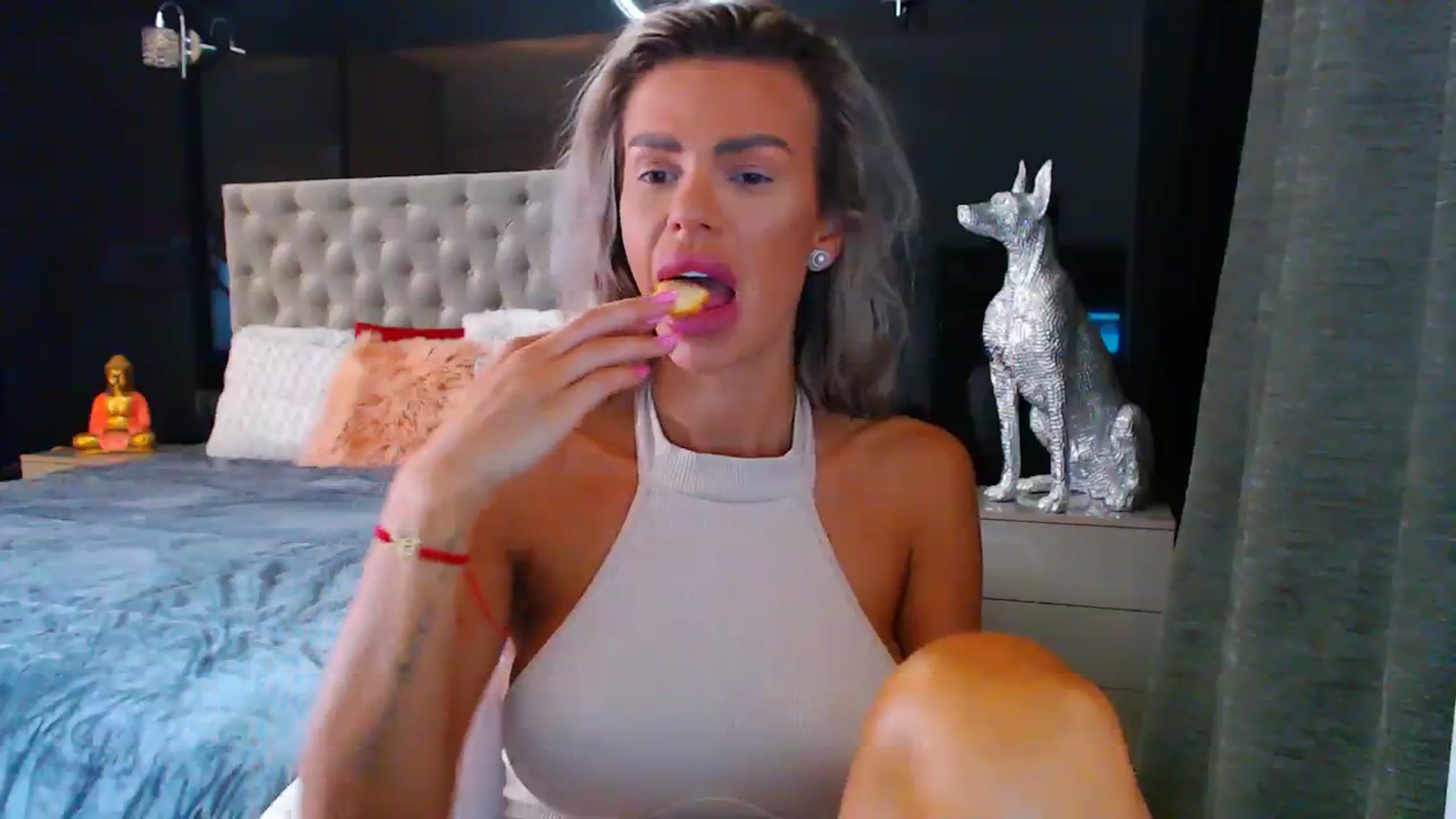 Gallery image thumbnail from D_y_y's myfreecams stream on, 08/18/2023, 04:18 image 13 of 20