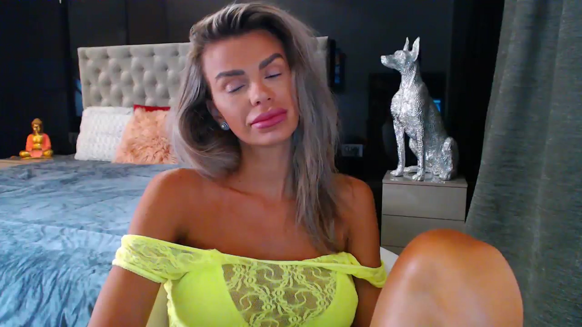Gallery image thumbnail from D_y_y's myfreecams stream on, 08/19/2023, 04:41 image 18 of 20