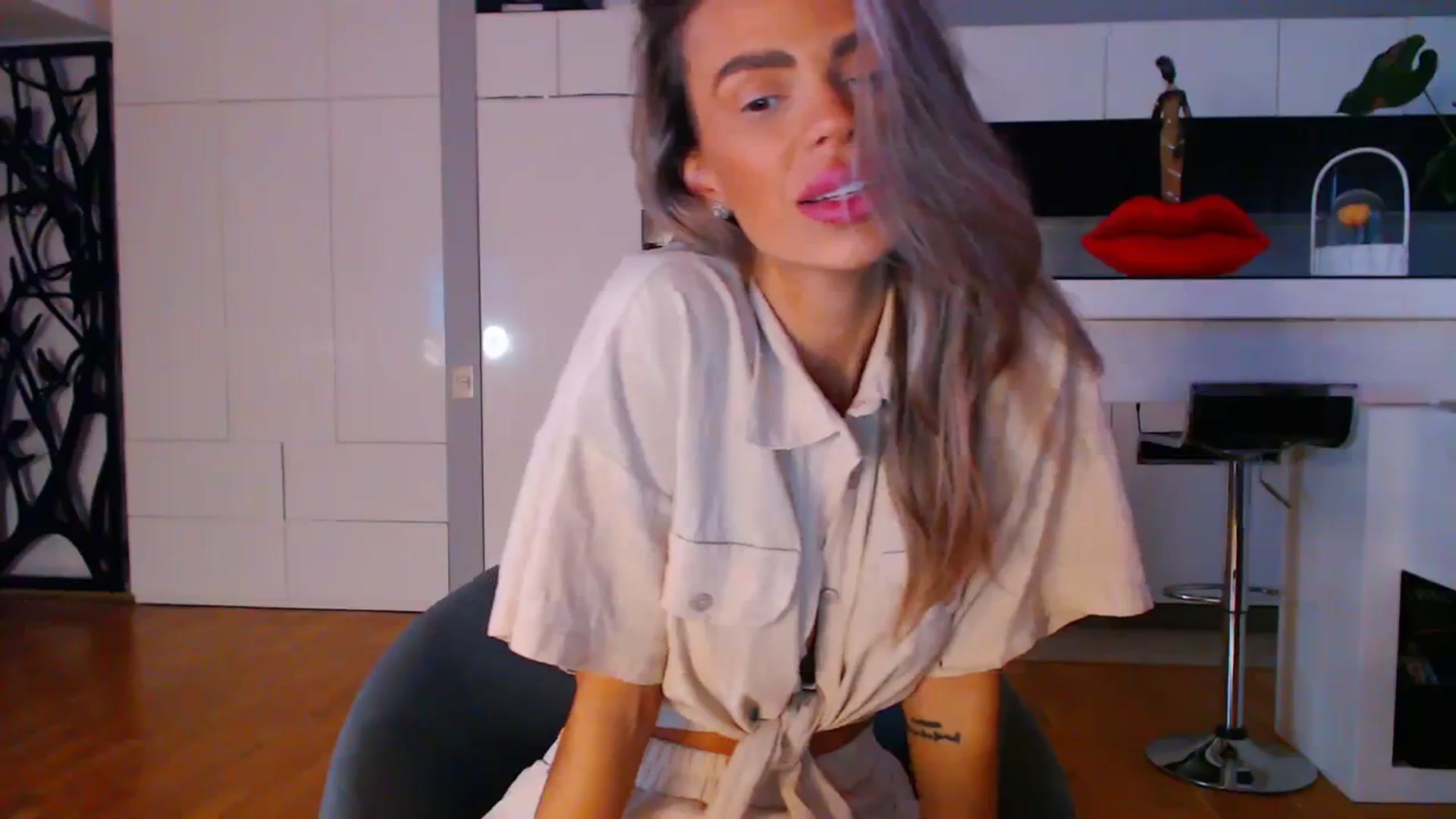 Gallery image thumbnail from D_y_y's myfreecams stream on, 10/14/2023, 05:56 image 10 of 20