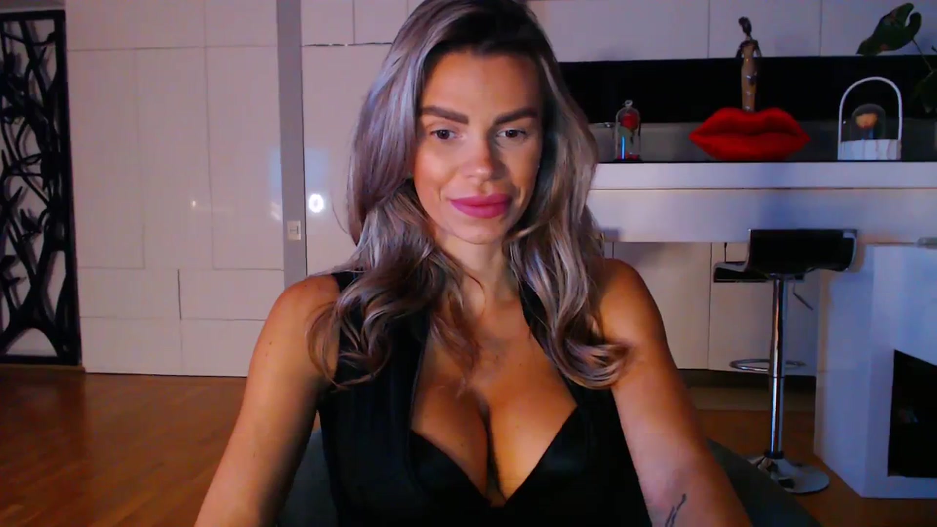 Gallery image thumbnail from D_y_y's myfreecams stream on, 10/15/2023, 05:45 image 9 of 20