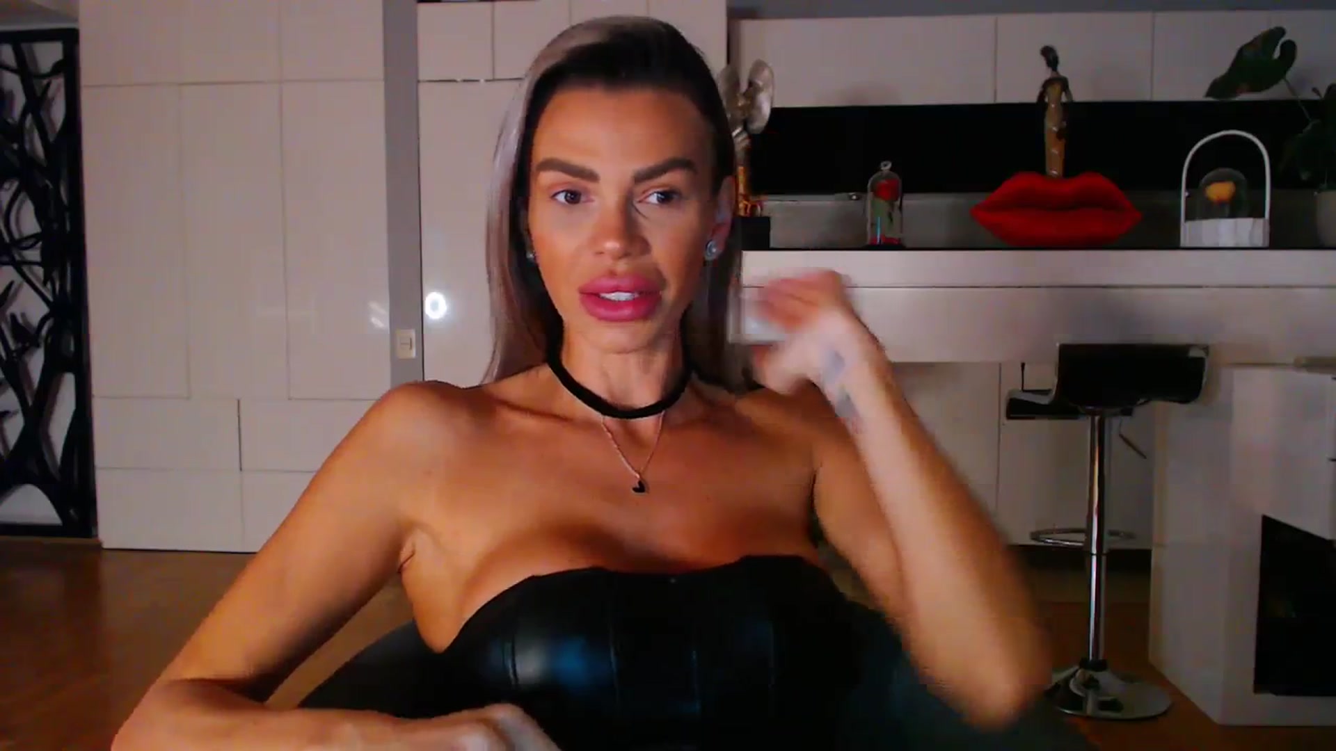 Gallery image thumbnail from D_y_y's myfreecams stream on, 10/16/2023, 04:35 image 5 of 20