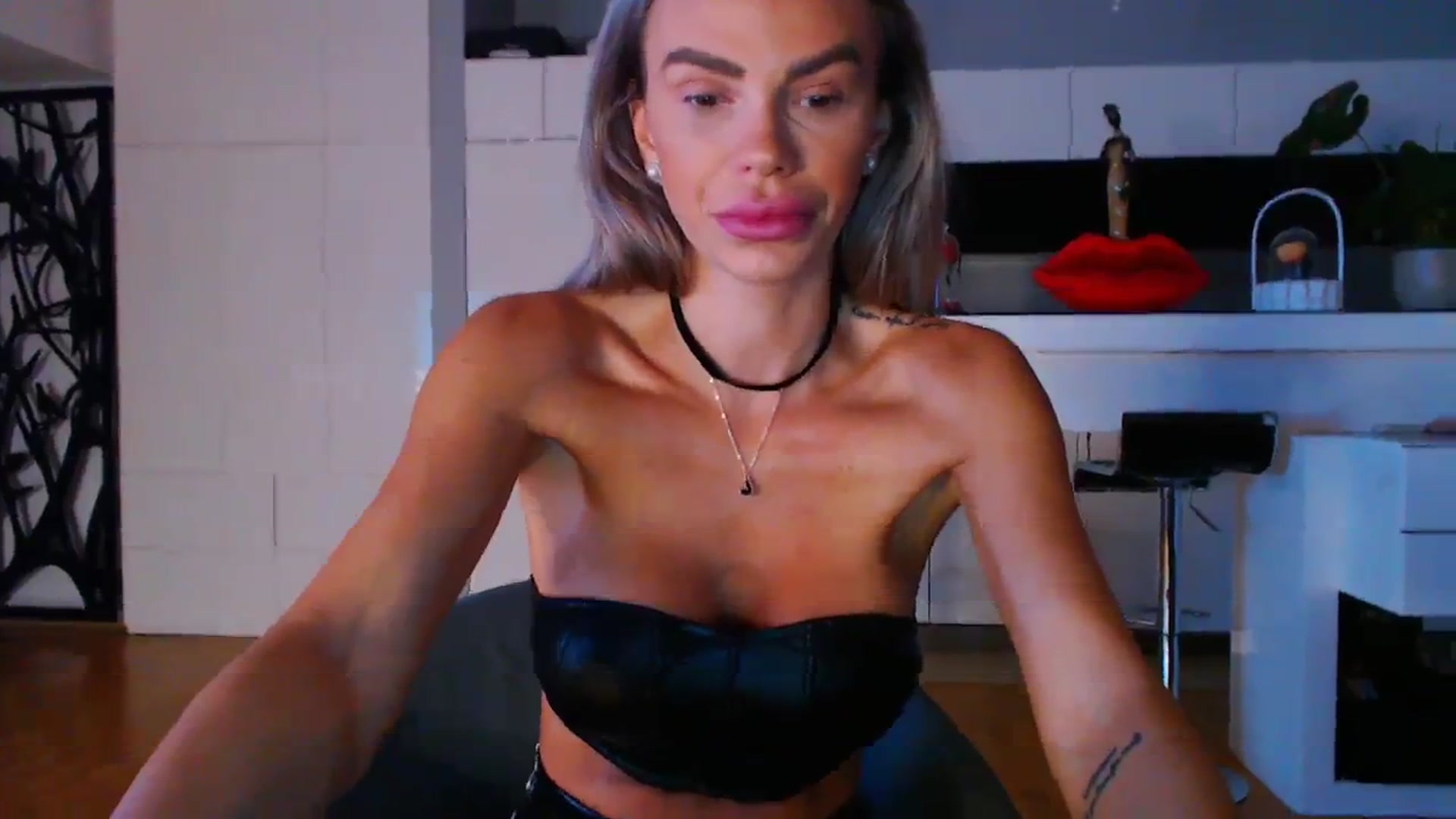 Gallery image thumbnail from D_y_y's myfreecams stream on, 10/16/2023, 04:35 image 9 of 20
