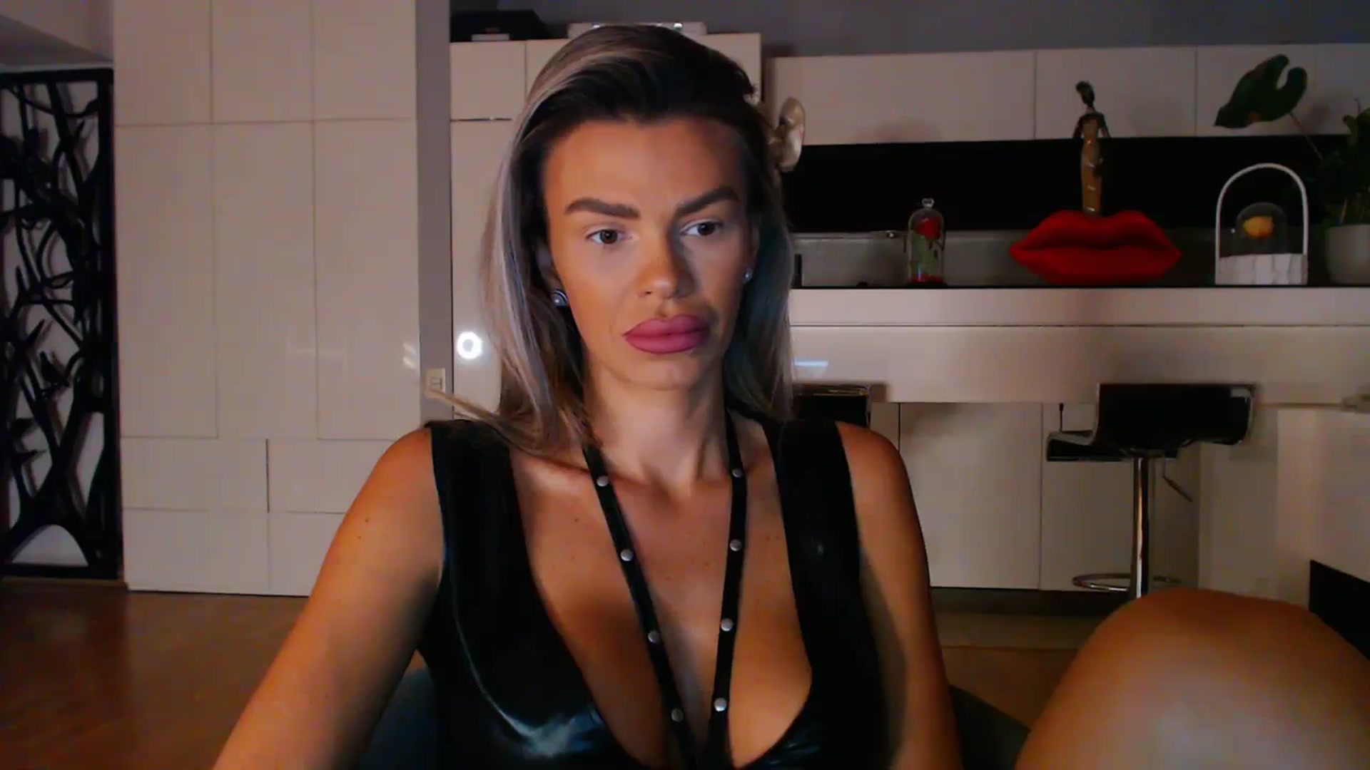 Gallery image thumbnail from D_y_y's myfreecams stream on, 10/20/2023, 04:26 image 16 of 20