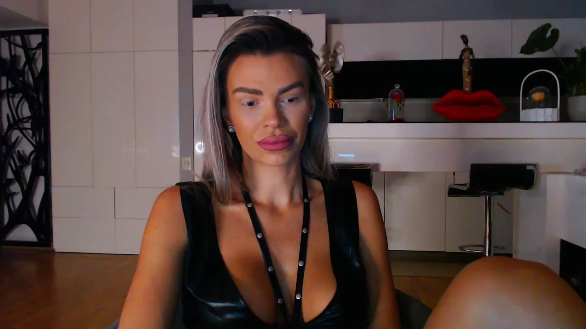 Gallery image thumbnail from D_y_y's myfreecams stream on, 10/20/2023, 04:26 image 17 of 20