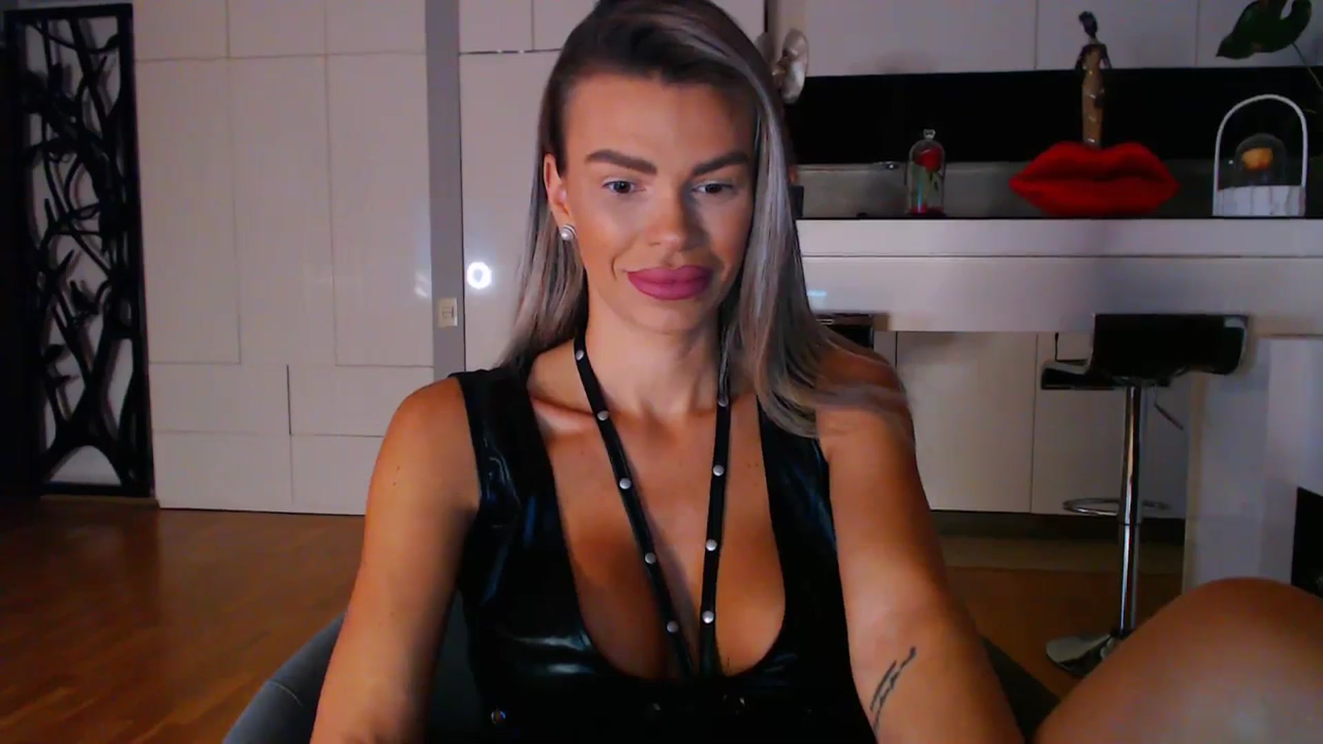 Gallery image thumbnail from D_y_y's myfreecams stream on, 10/20/2023, 04:26 image 6 of 20