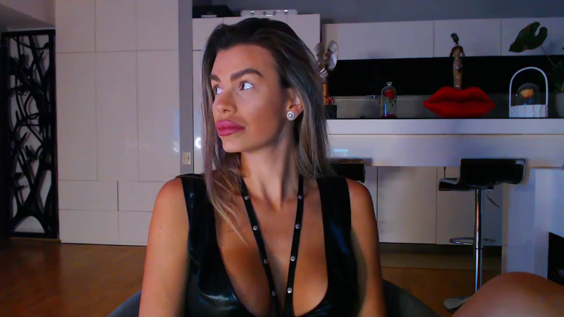 Gallery image thumbnail from D_y_y's myfreecams stream on, 10/20/2023, 04:26 image 18 of 20