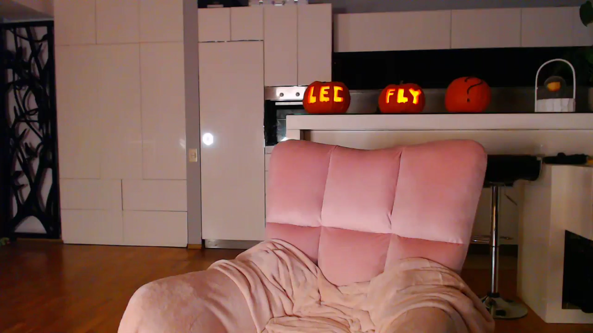 Gallery image thumbnail from D_y_y's myfreecams stream on, 10/25/2023, 03:51 image 14 of 20