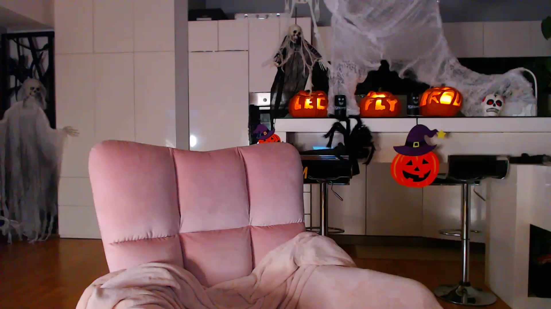 Gallery image thumbnail from D_y_y's myfreecams stream on, 10/29/2023, 05:52 image 5 of 20