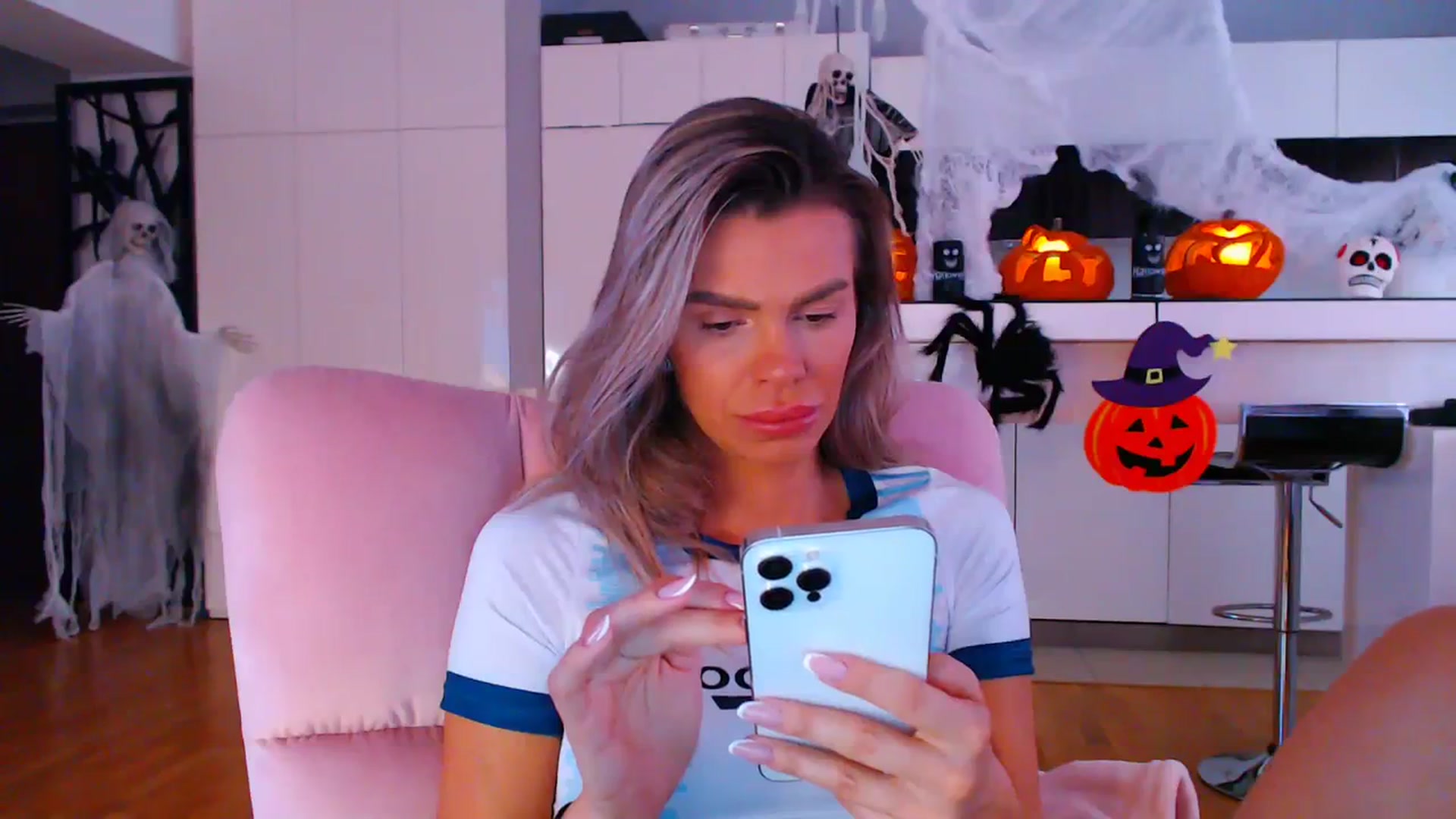 Gallery image thumbnail from D_y_y's myfreecams stream on, 10/30/2023, 05:55 image 15 of 20