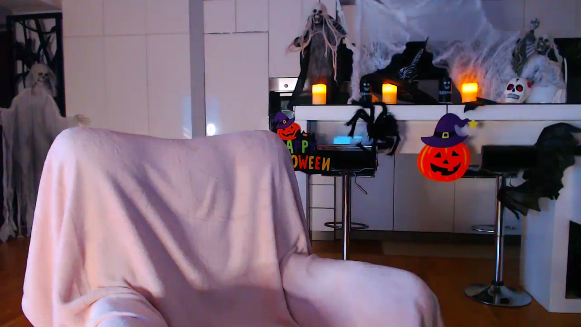 Gallery image thumbnail from D_y_y's myfreecams stream on, 10/31/2023, 03:30 image 10 of 20