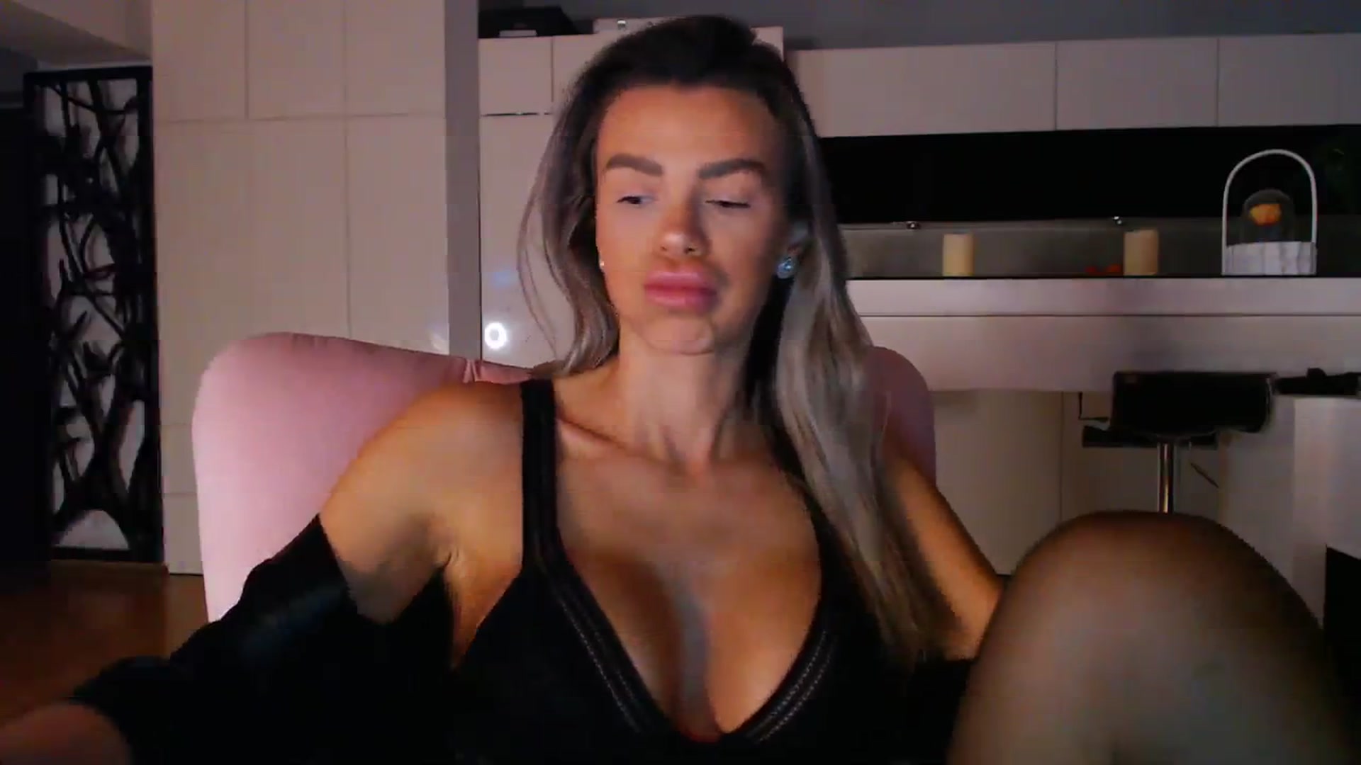 Gallery image thumbnail from D_y_y's myfreecams stream on, 11/13/2023, 04:31 image 2 of 20