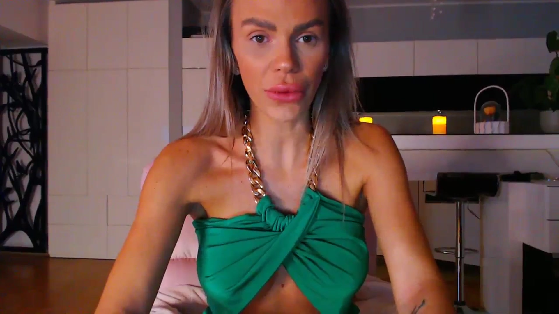 Gallery image thumbnail from D_y_y's myfreecams stream on, 11/18/2023, 04:17 image 17 of 20