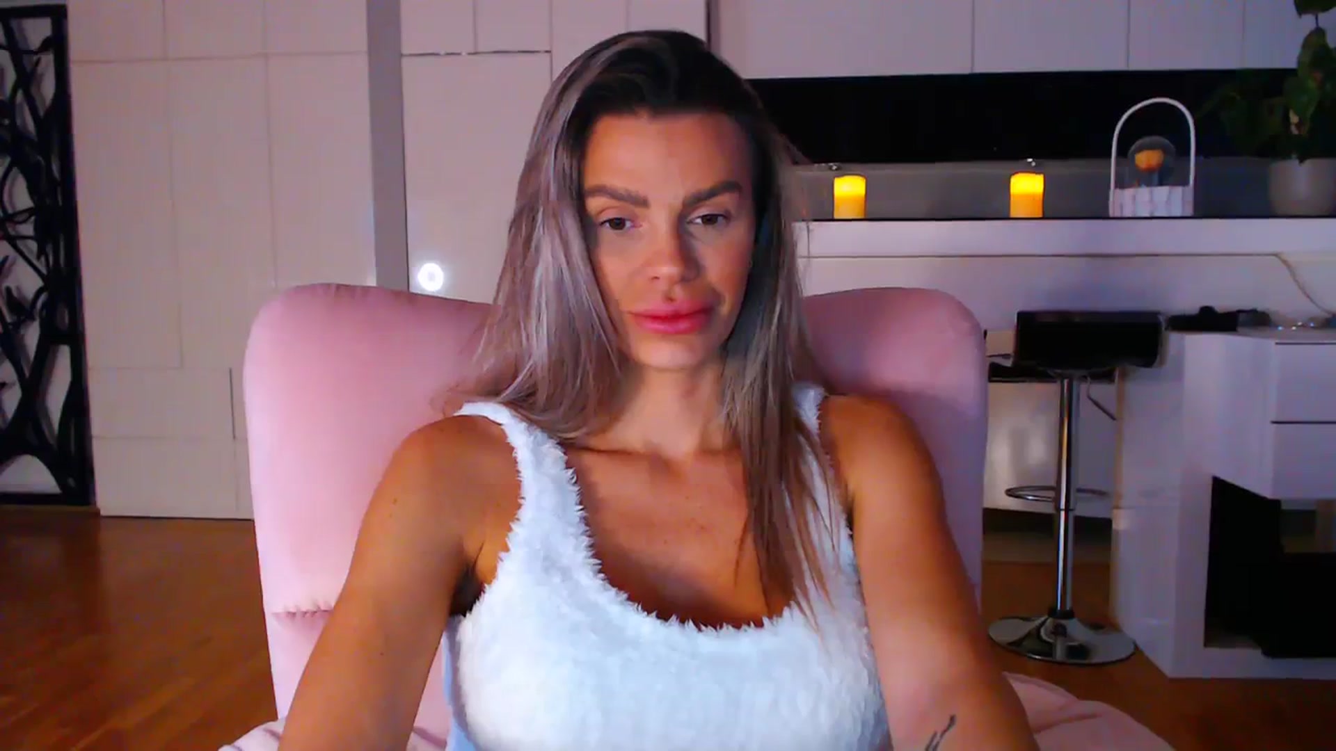 Gallery image thumbnail from D_y_y's myfreecams stream on, 11/18/2023, 05:53 image 18 of 20