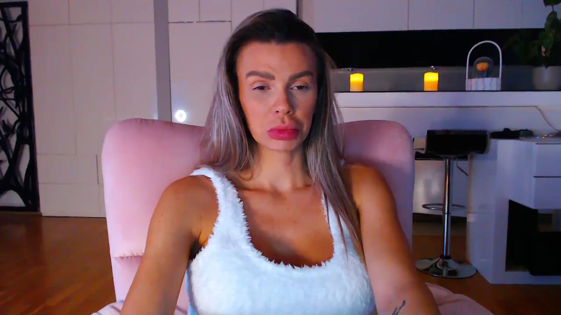 Gallery image thumbnail from D_y_y's myfreecams stream on, 11/18/2023, 05:53 image 17 of 20