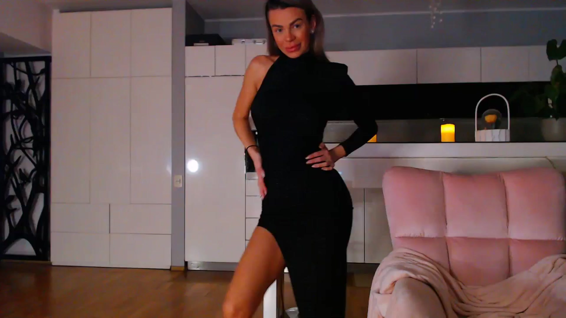Gallery image thumbnail from D_y_y's myfreecams stream on, 11/19/2023, 03:52 image 4 of 20