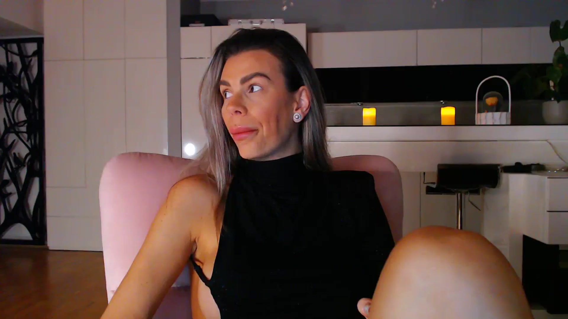 Gallery image thumbnail from D_y_y's myfreecams stream on, 11/19/2023, 03:52 image 15 of 20