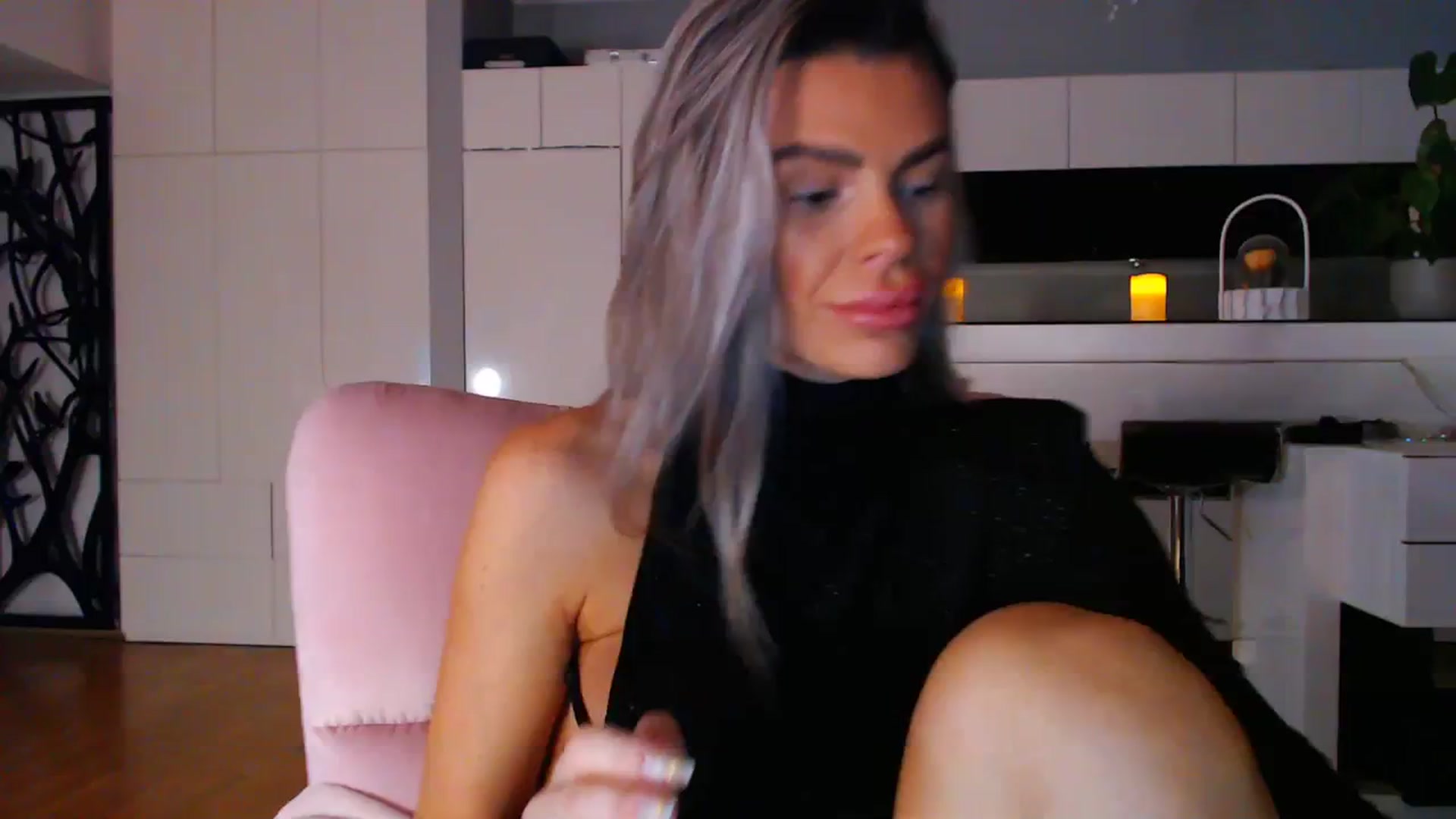 Gallery image thumbnail from D_y_y's myfreecams stream on, 11/19/2023, 03:52 image 19 of 20
