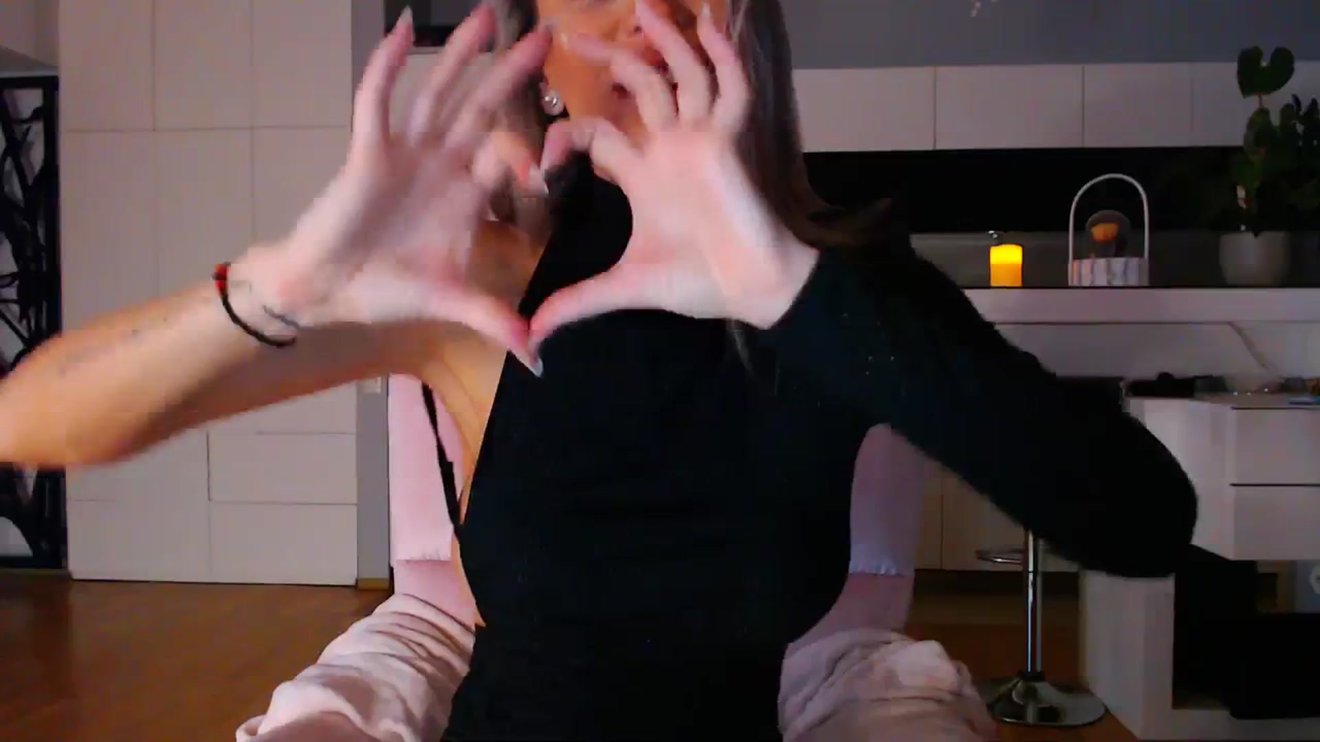Gallery image thumbnail from D_y_y's myfreecams stream on, 11/19/2023, 05:57 image 7 of 20