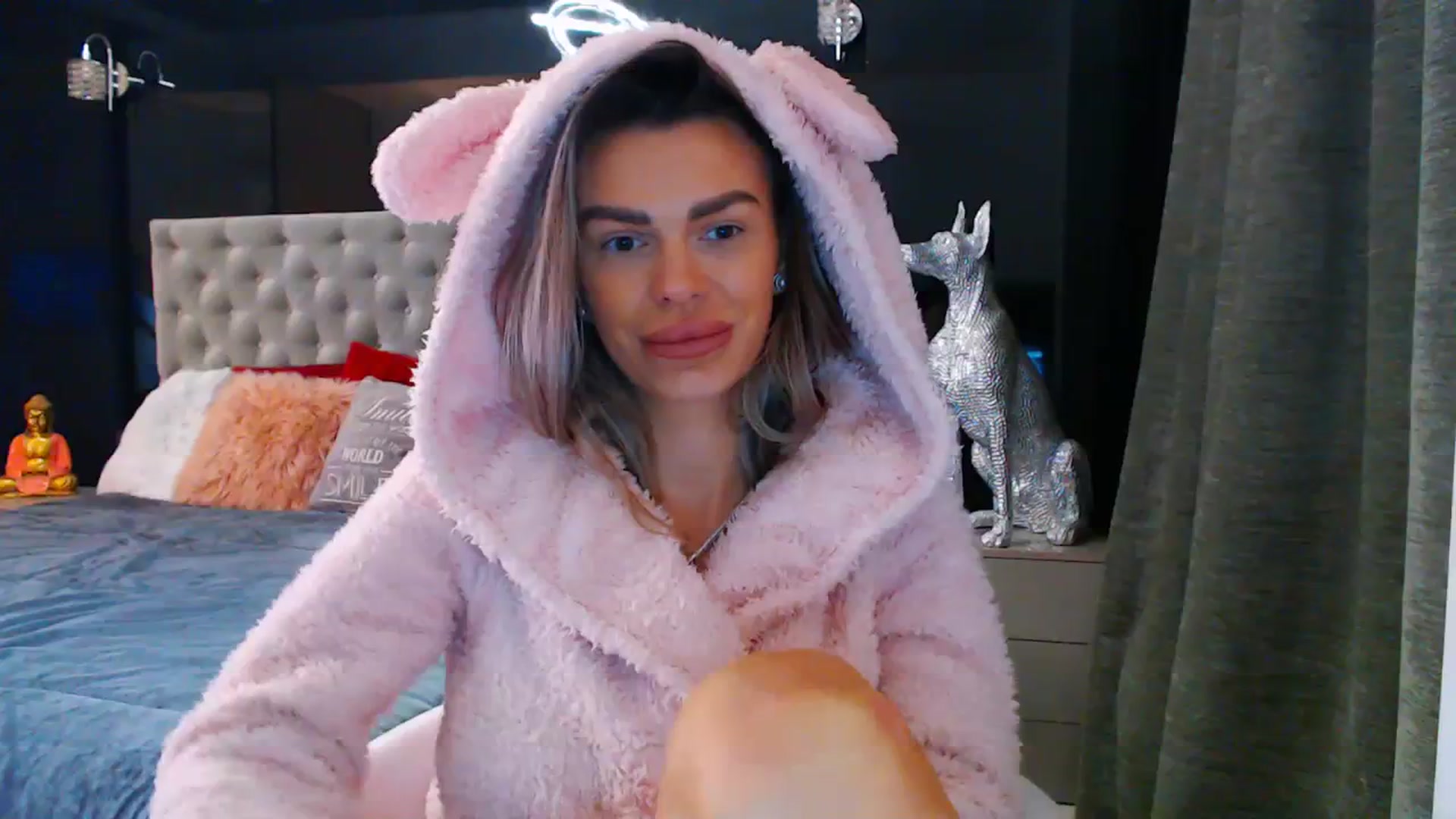 Gallery image thumbnail from D_y_y's myfreecams stream on, 12/01/2023, 06:25 image 6 of 20