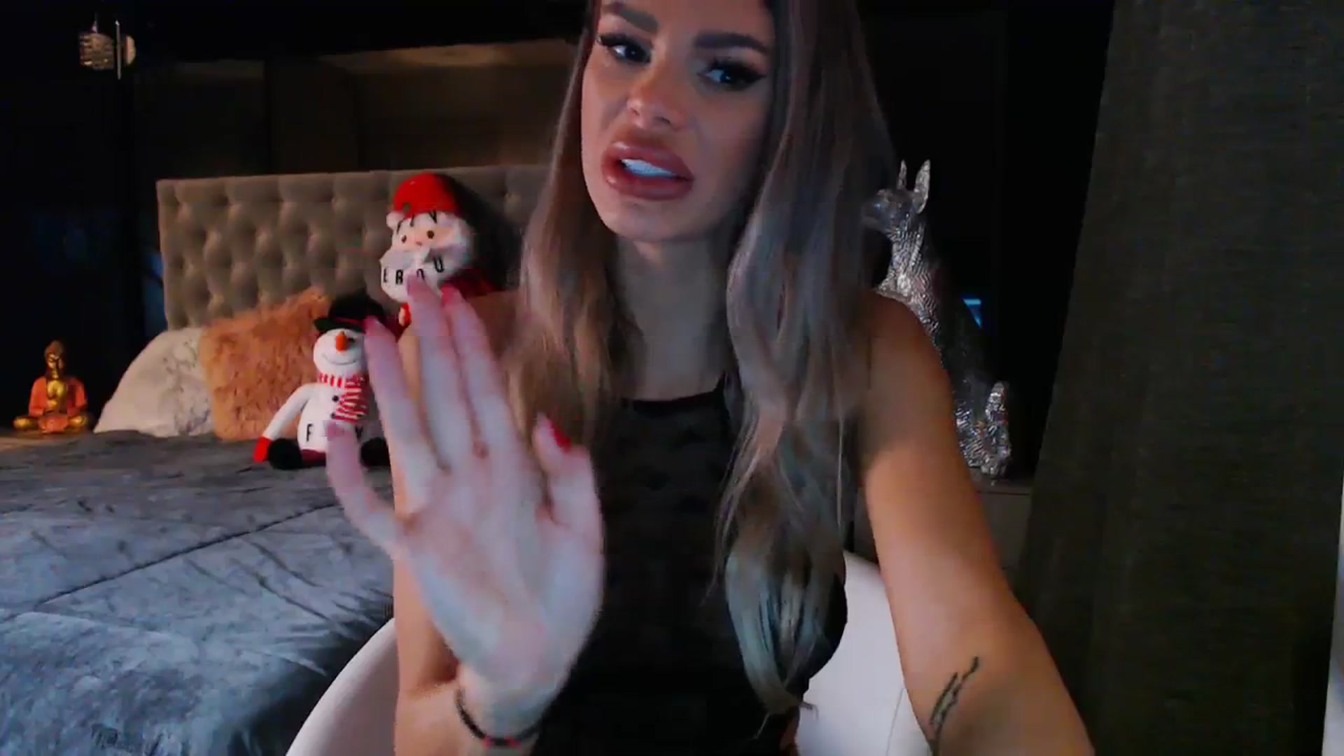 Gallery image thumbnail from D_y_y's myfreecams stream on, 12/03/2023, 06:07 image 7 of 20