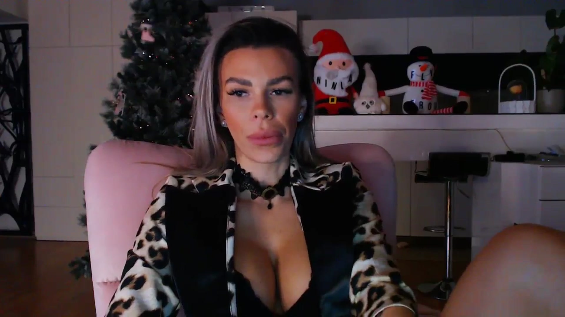 Gallery image thumbnail from D_y_y's myfreecams stream on, 12/09/2023, 05:19 image 5 of 20