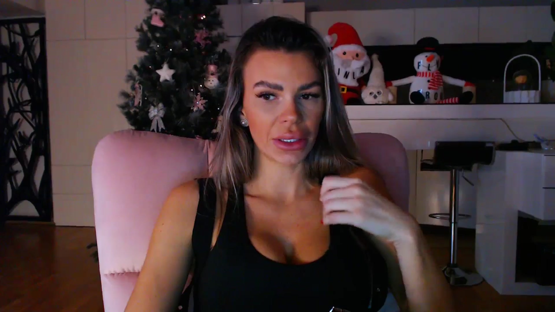 Gallery image thumbnail from D_y_y's myfreecams stream on, 12/13/2023, 05:21 image 20 of 20