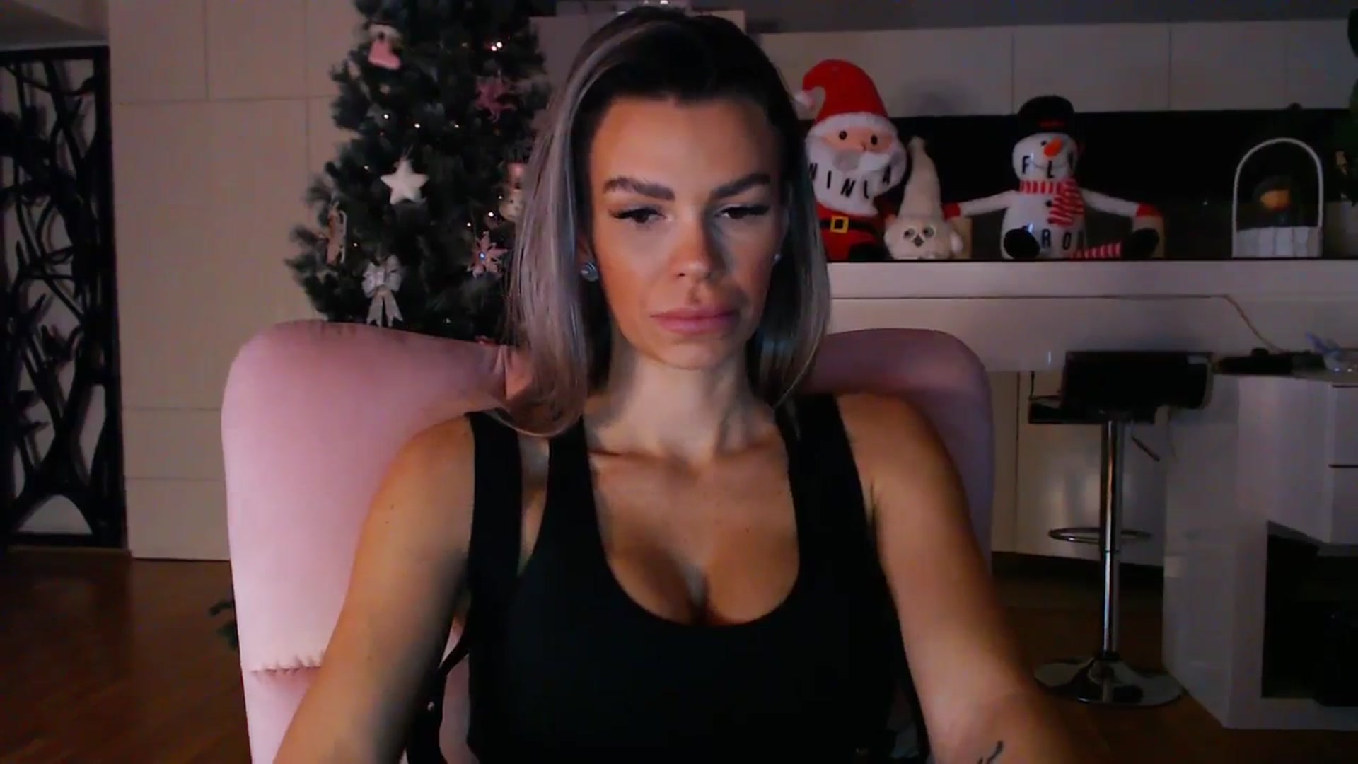 Gallery image thumbnail from D_y_y's myfreecams stream on, 12/13/2023, 05:21 image 6 of 20