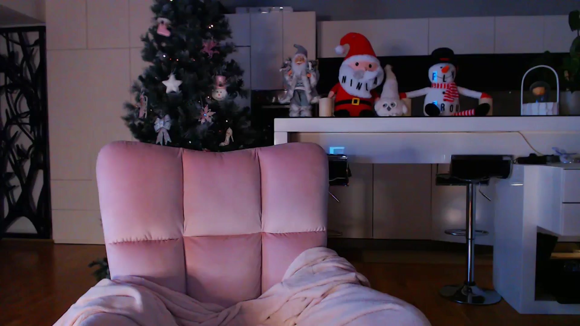 Gallery image thumbnail from D_y_y's myfreecams stream on, 12/13/2023, 05:21 image 1 of 20