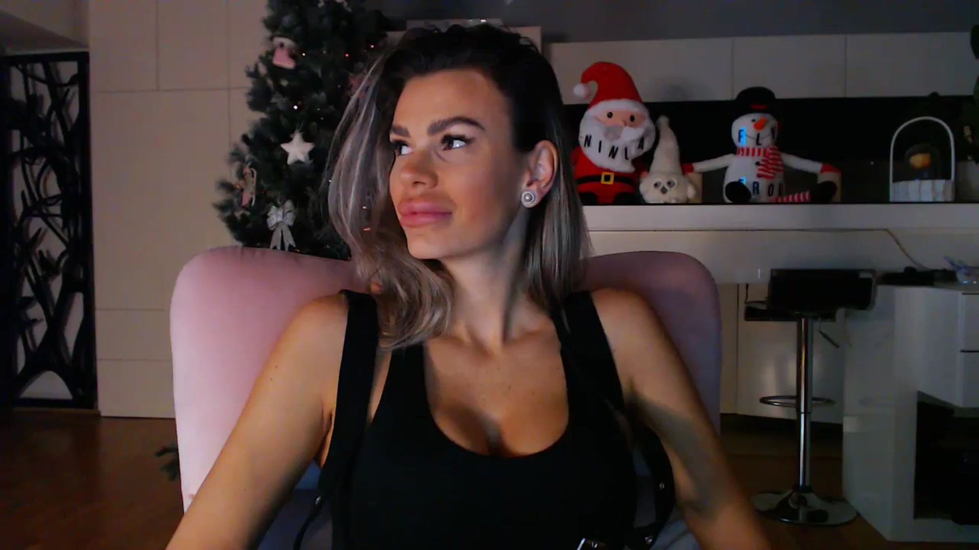 Gallery image thumbnail from D_y_y's myfreecams stream on, 12/13/2023, 05:21 image 11 of 20
