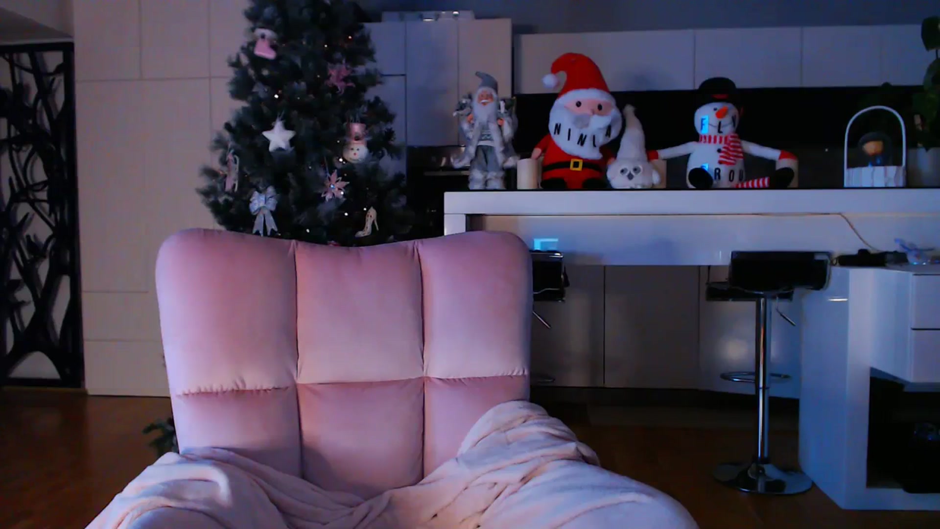 Gallery image thumbnail from D_y_y's myfreecams stream on, 12/13/2023, 05:21 image 2 of 20