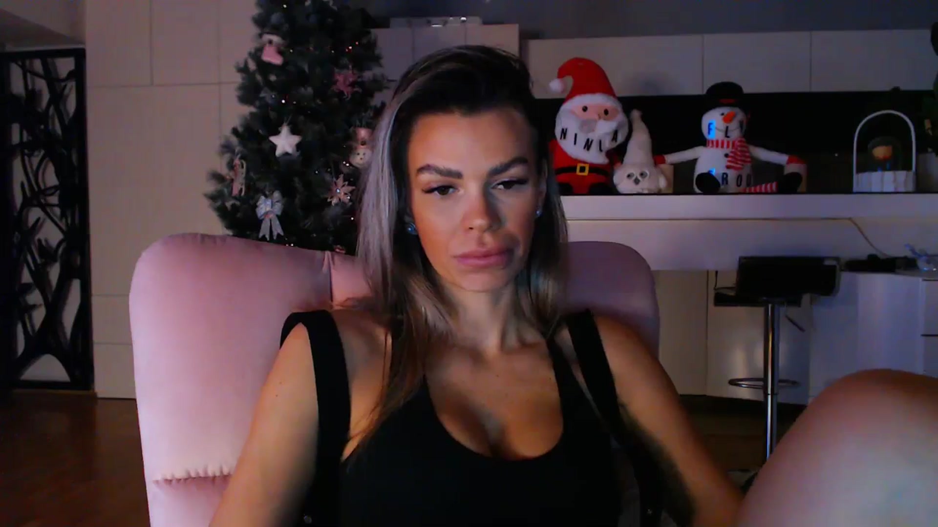 Gallery image thumbnail from D_y_y's myfreecams stream on, 12/13/2023, 05:21 image 15 of 20