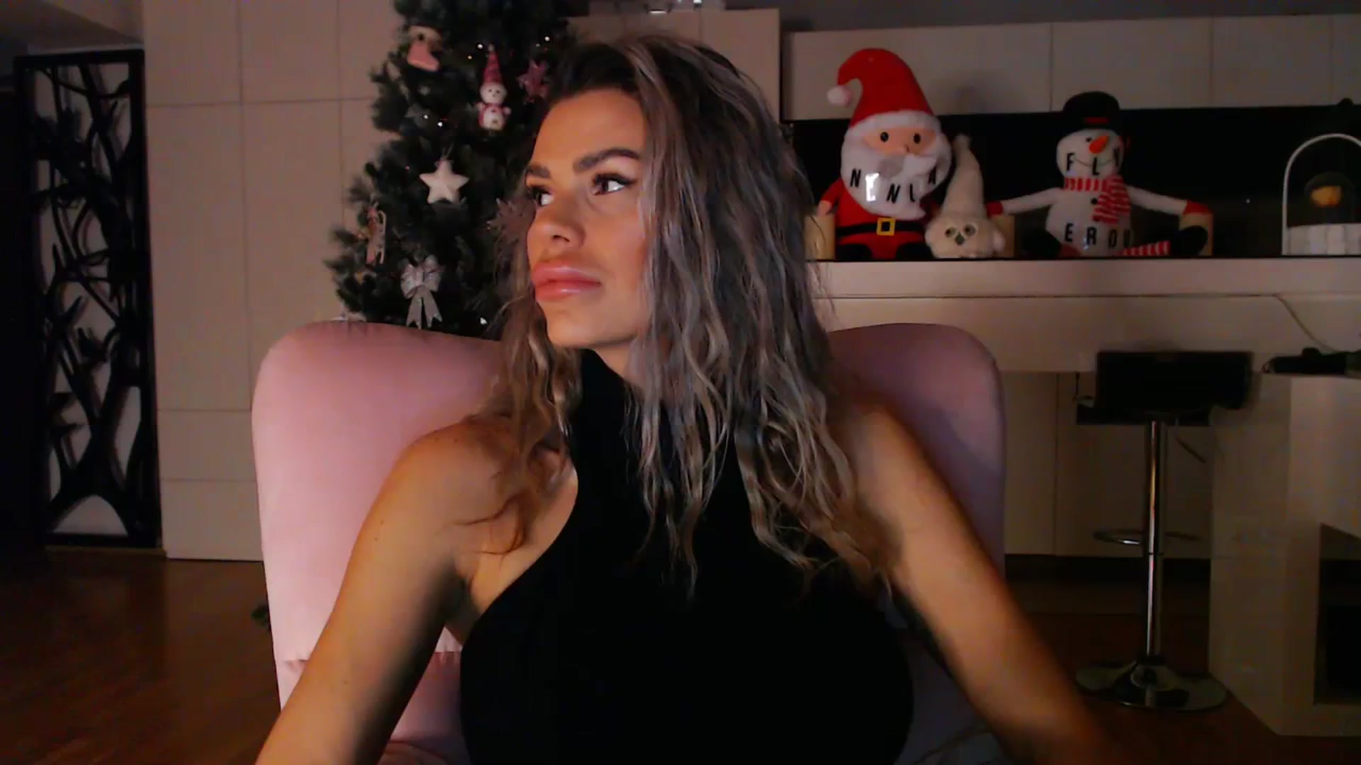 Gallery image thumbnail from D_y_y's myfreecams stream on, 12/17/2023, 06:14 image 7 of 20