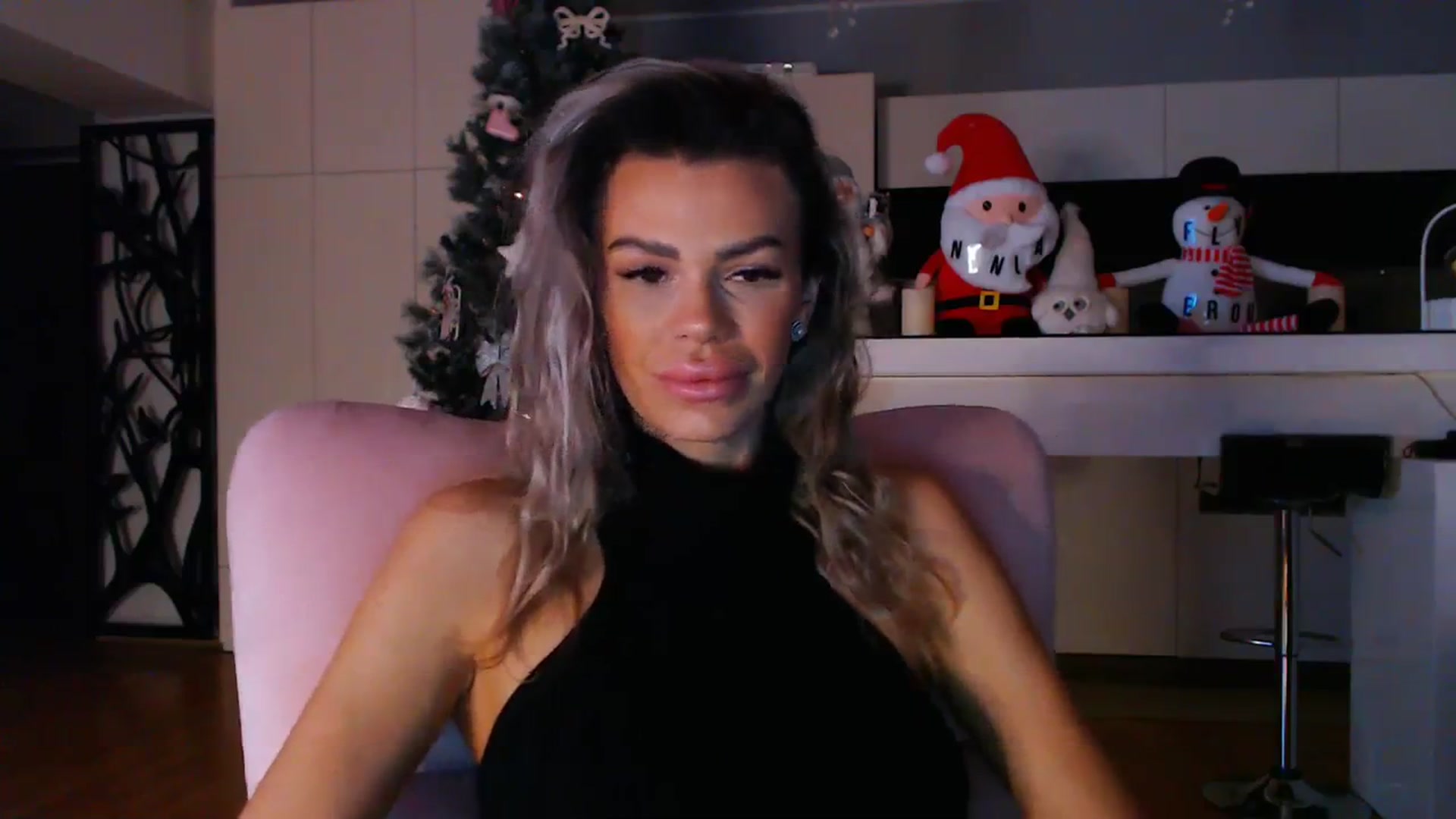 Gallery image thumbnail from D_y_y's myfreecams stream on, 12/17/2023, 06:14 image 3 of 20