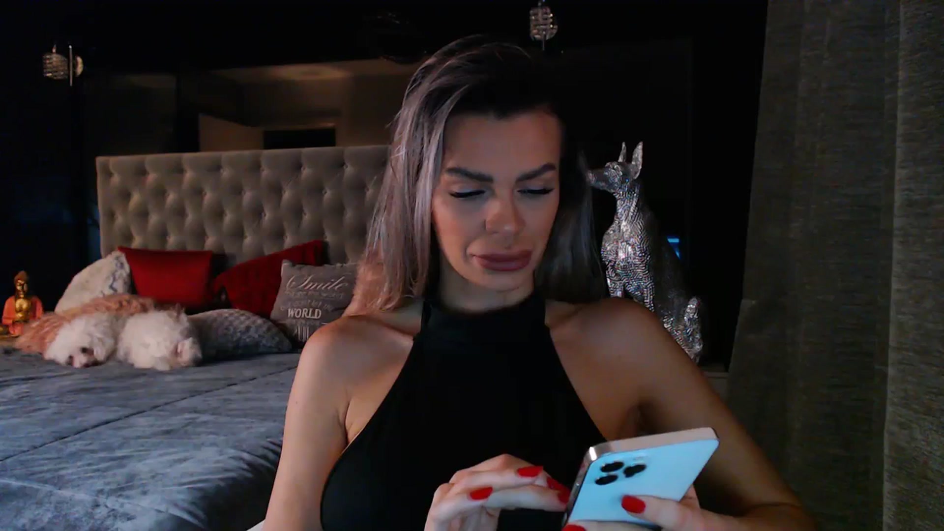 Gallery image thumbnail from D_y_y's myfreecams stream on, 12/19/2023, 06:00 image 5 of 20