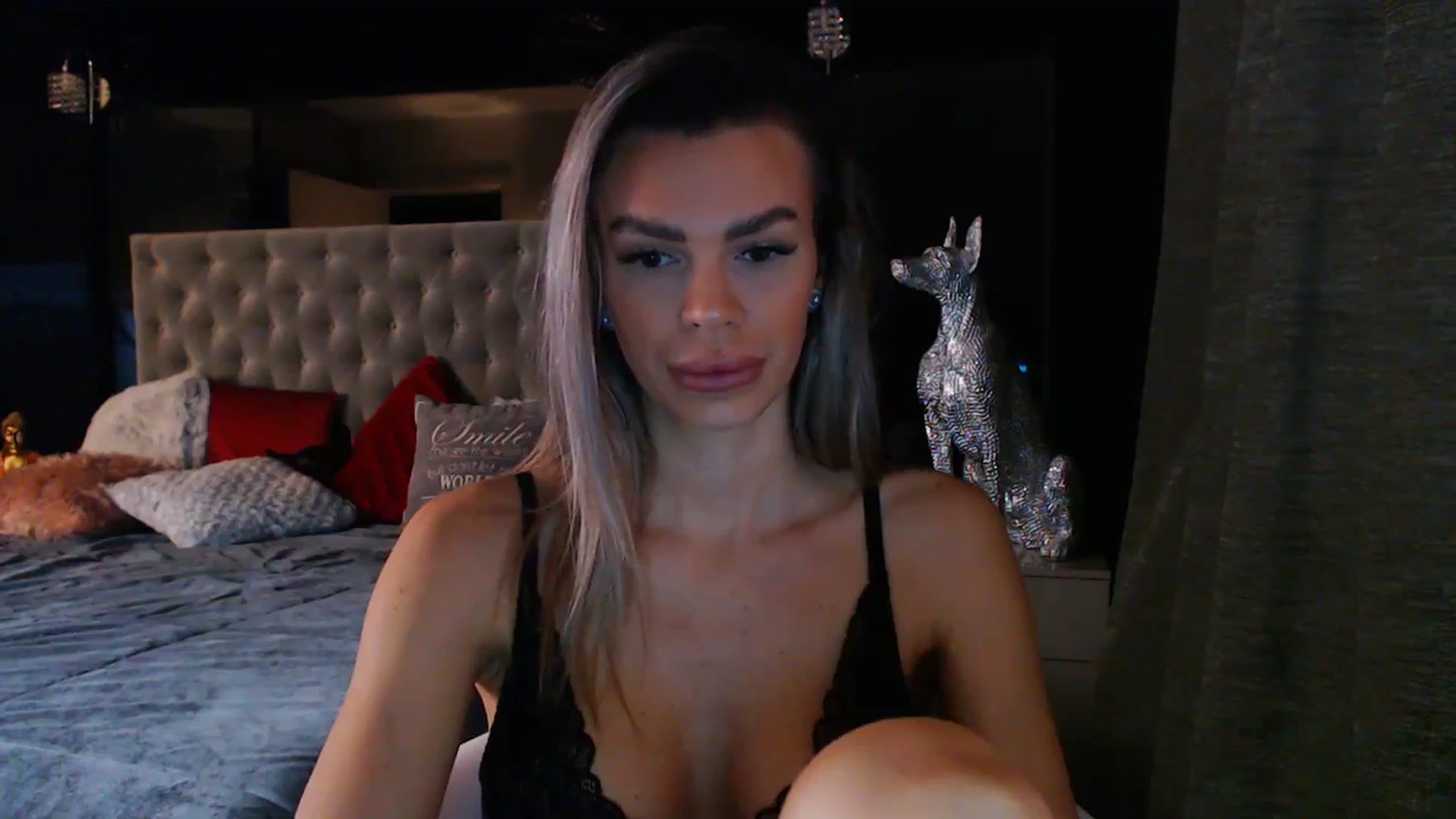 Gallery image thumbnail from D_y_y's myfreecams stream on, 12/20/2023, 06:16 image 12 of 20
