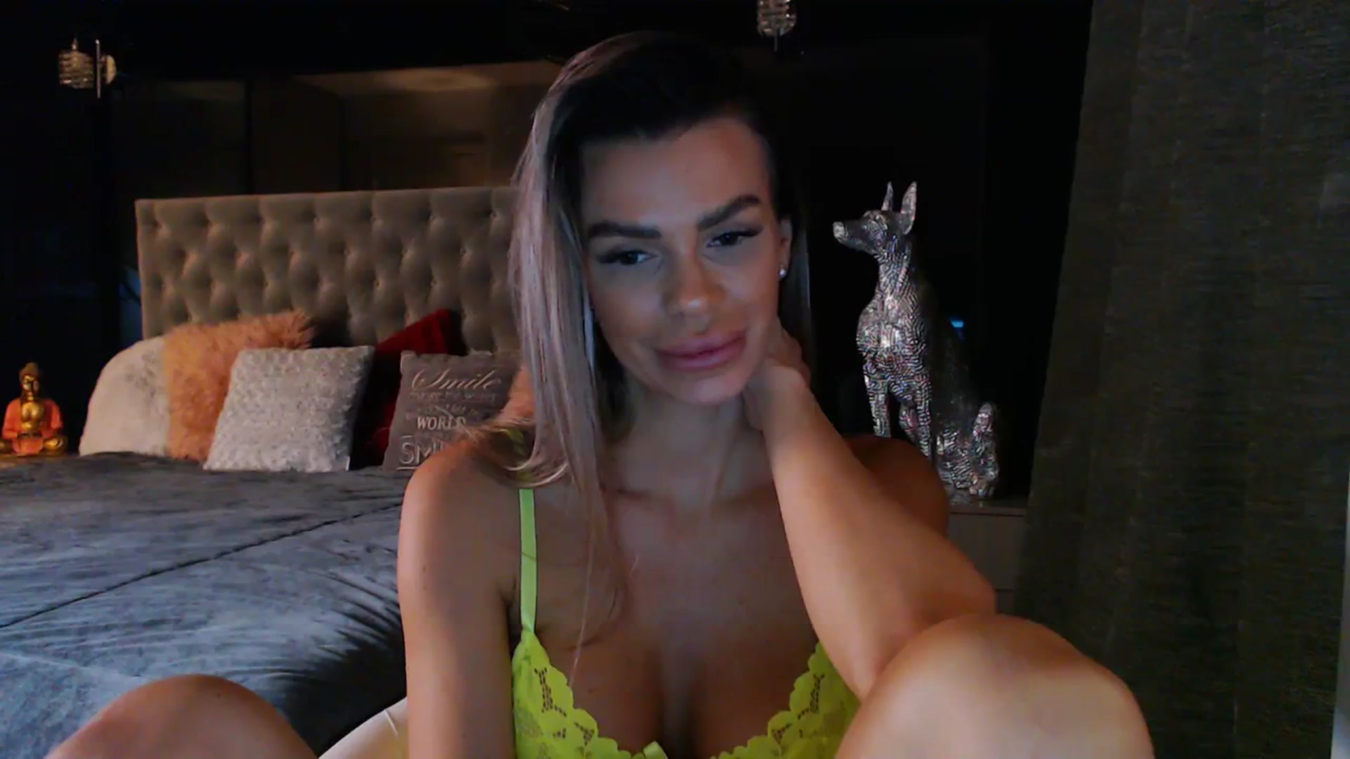 Gallery image thumbnail from D_y_y's myfreecams stream on, 12/22/2023, 07:28 image 18 of 20