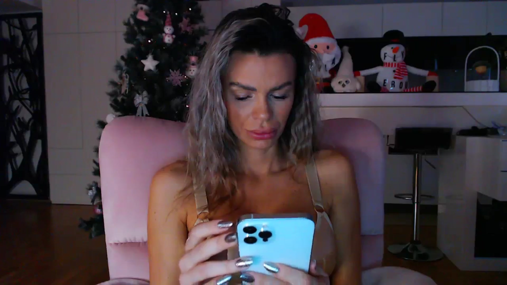 Gallery image thumbnail from D_y_y's myfreecams stream on, 12/24/2023, 06:12 image 17 of 20