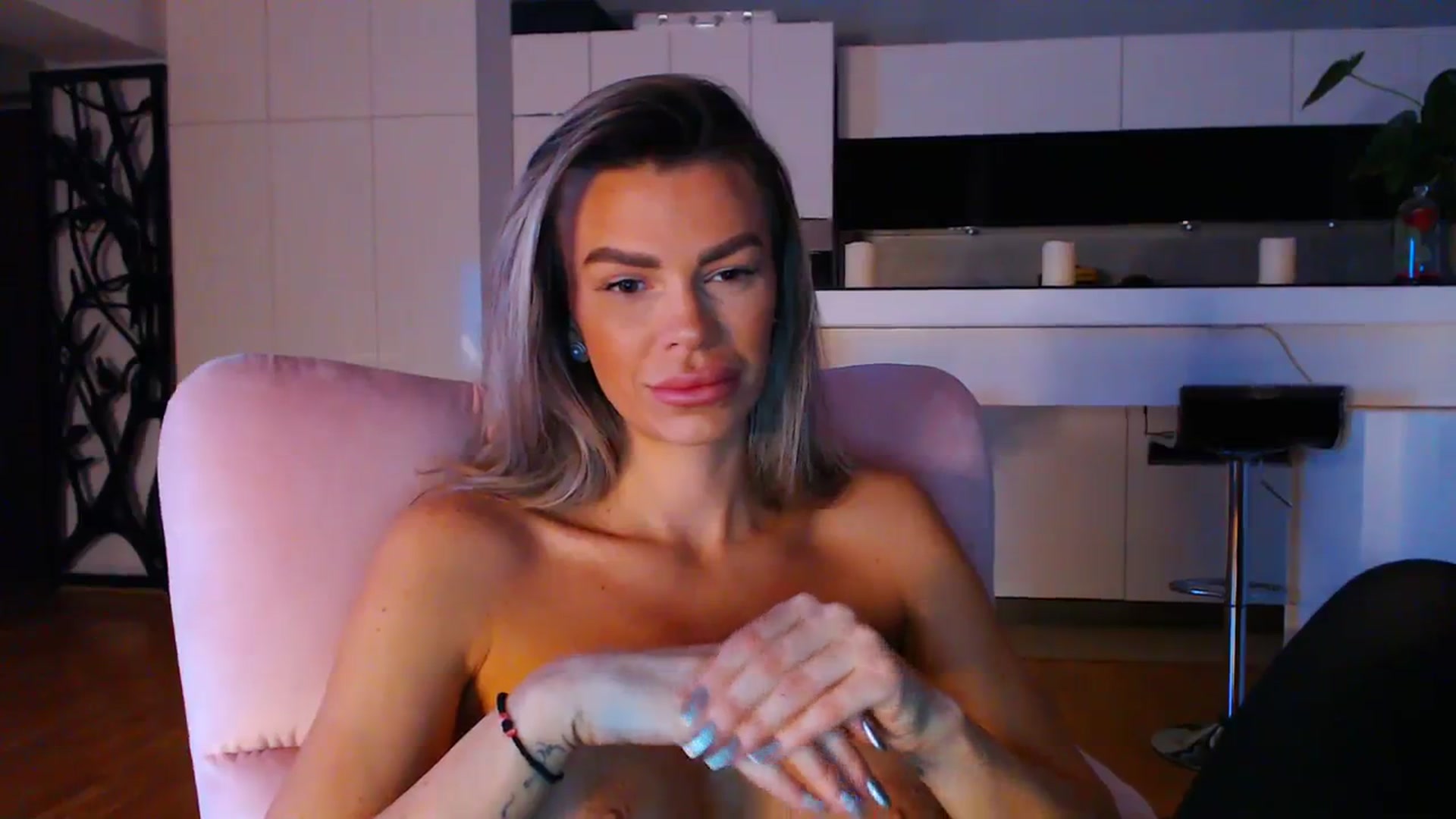 Gallery image thumbnail from D_y_y's myfreecams stream on, 01/07/2024, 06:15 image 12 of 20
