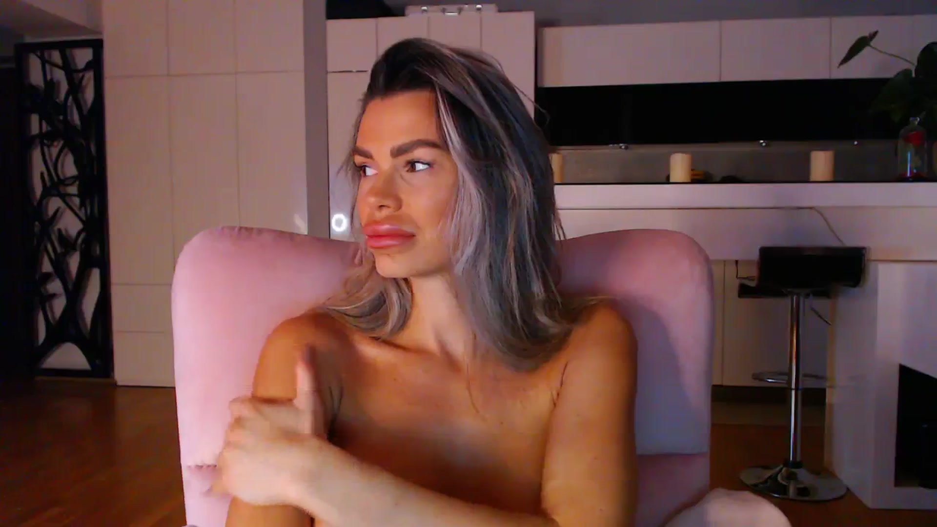 Gallery image thumbnail from D_y_y's myfreecams stream on, 01/07/2024, 06:15 image 15 of 20