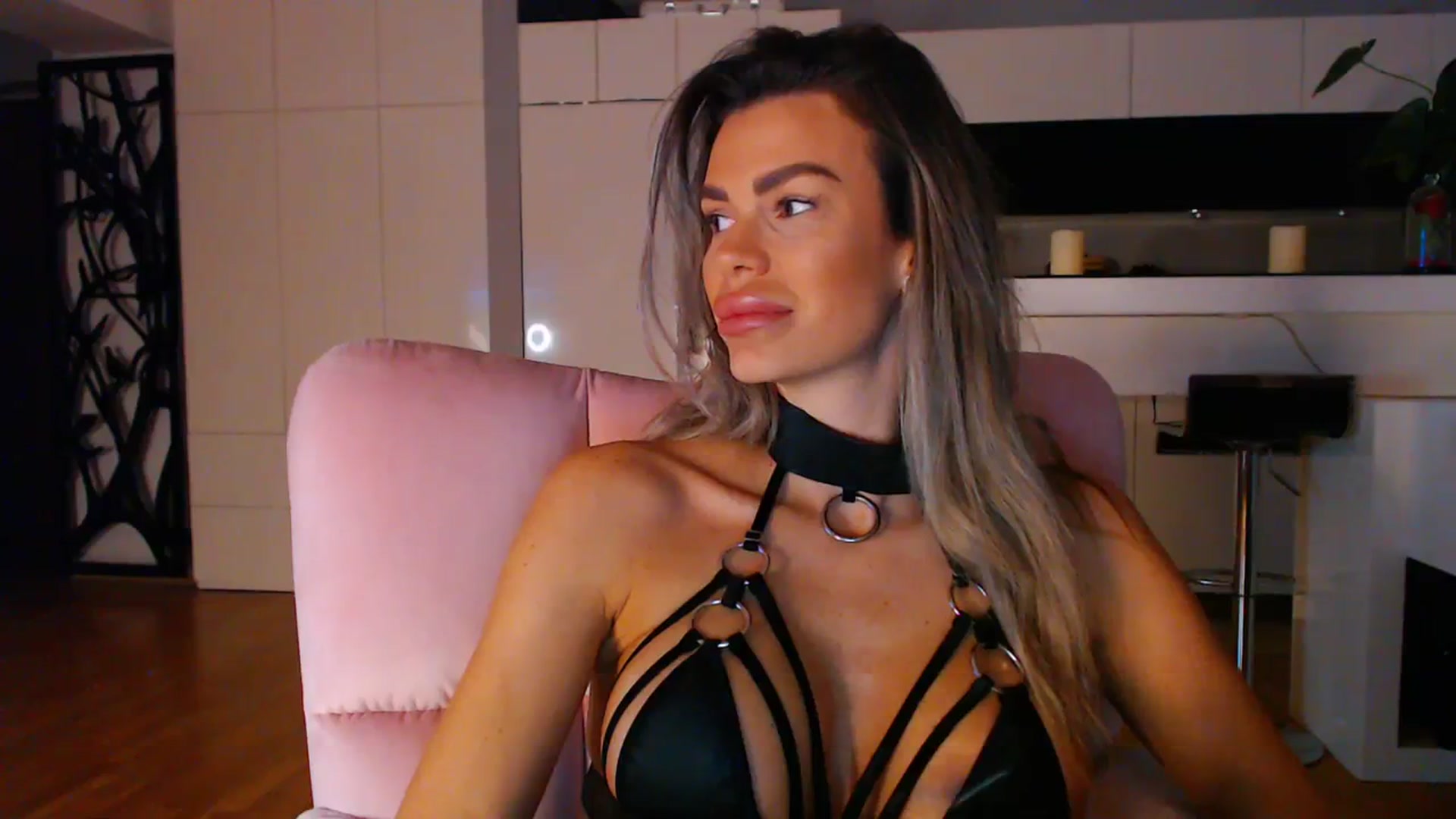 Gallery image thumbnail from D_y_y's myfreecams stream on, 01/07/2024, 06:15 image 2 of 20