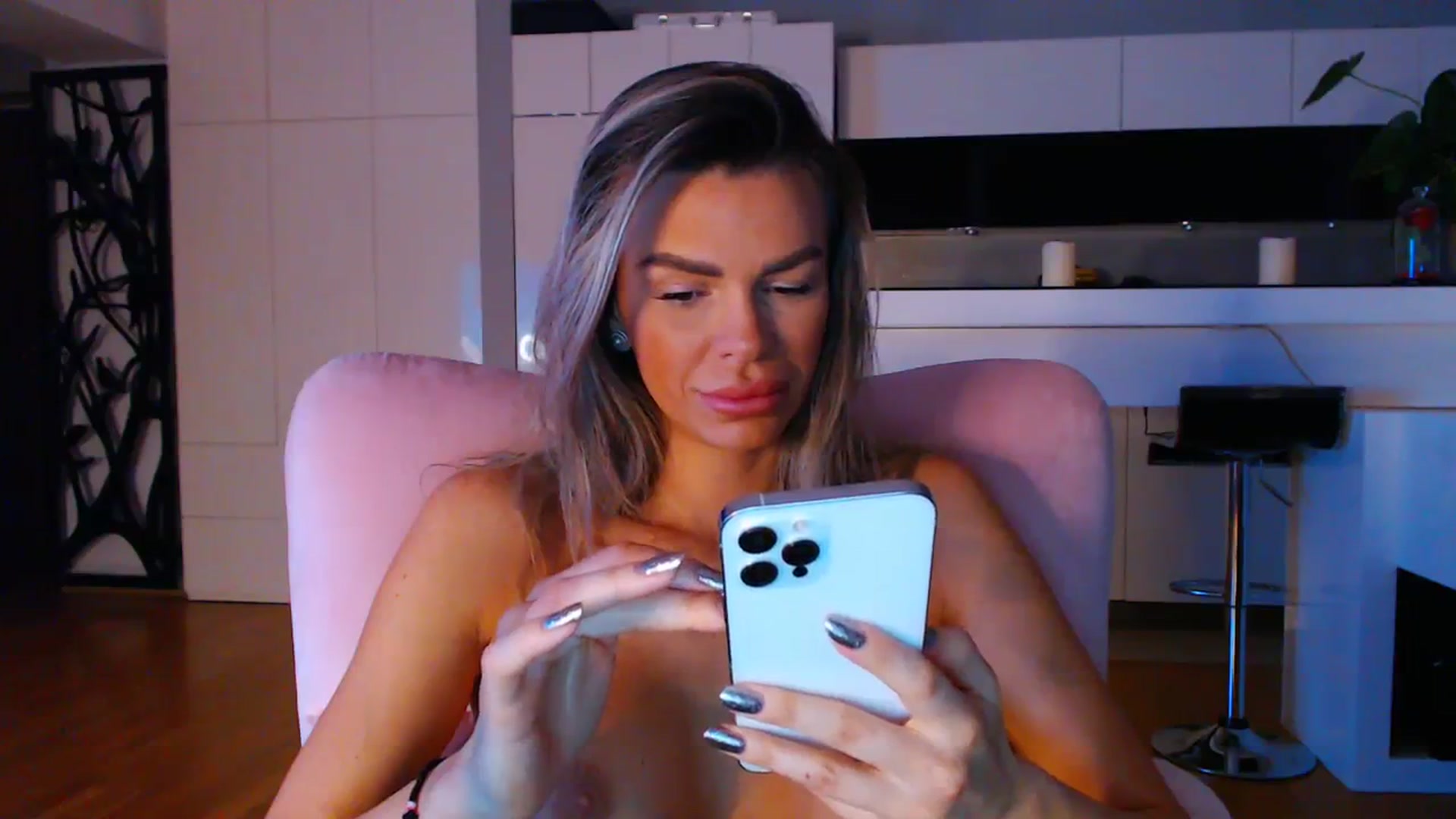 Gallery image thumbnail from D_y_y's myfreecams stream on, 01/07/2024, 06:15 image 13 of 20