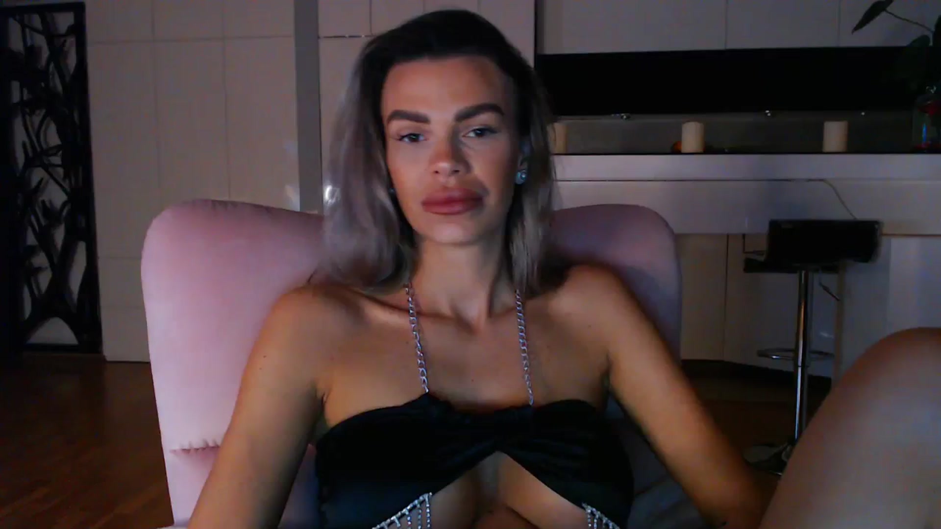 Gallery image thumbnail from D_y_y's myfreecams stream on, 01/11/2024, 05:49 image 10 of 20